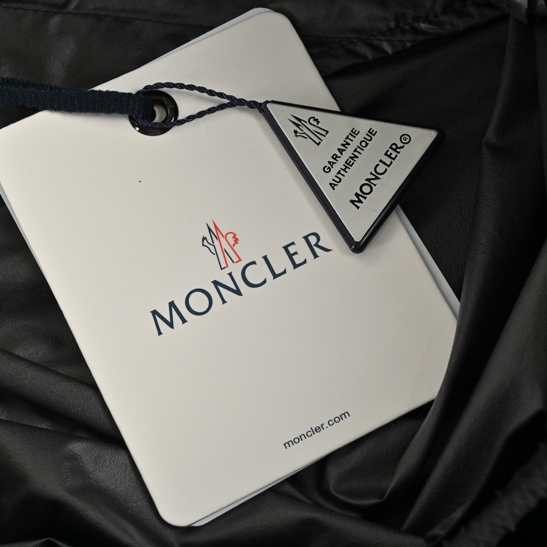 Moncler 24ss Bermuda shorts with small back pockets