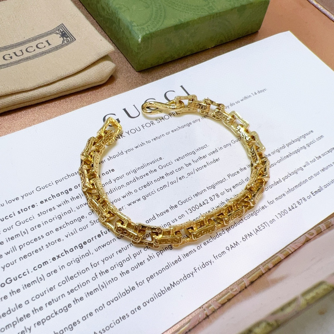 Gucci gold-tone square chain bracelet