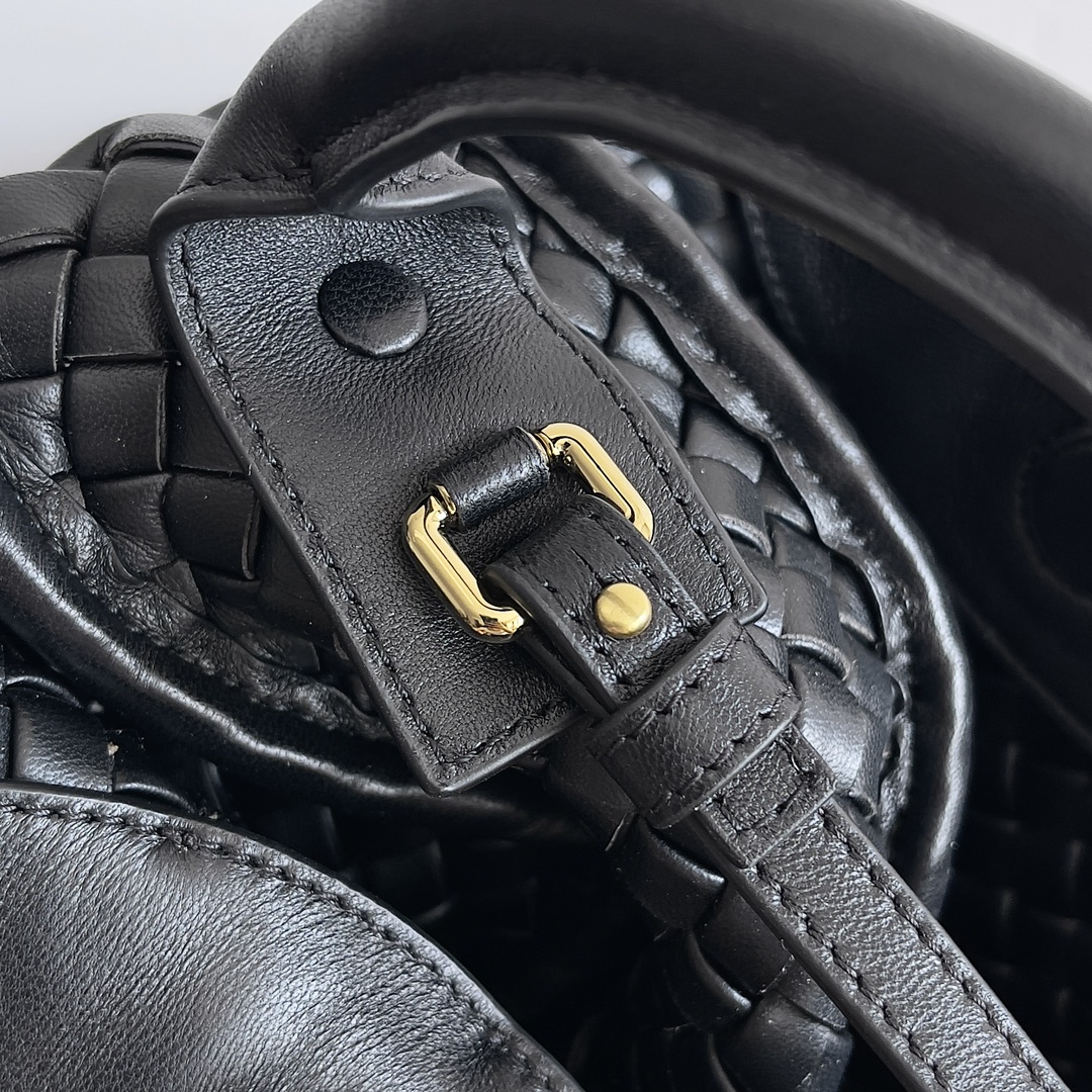 Bottega Veneta Cobble Mini Bag 805739