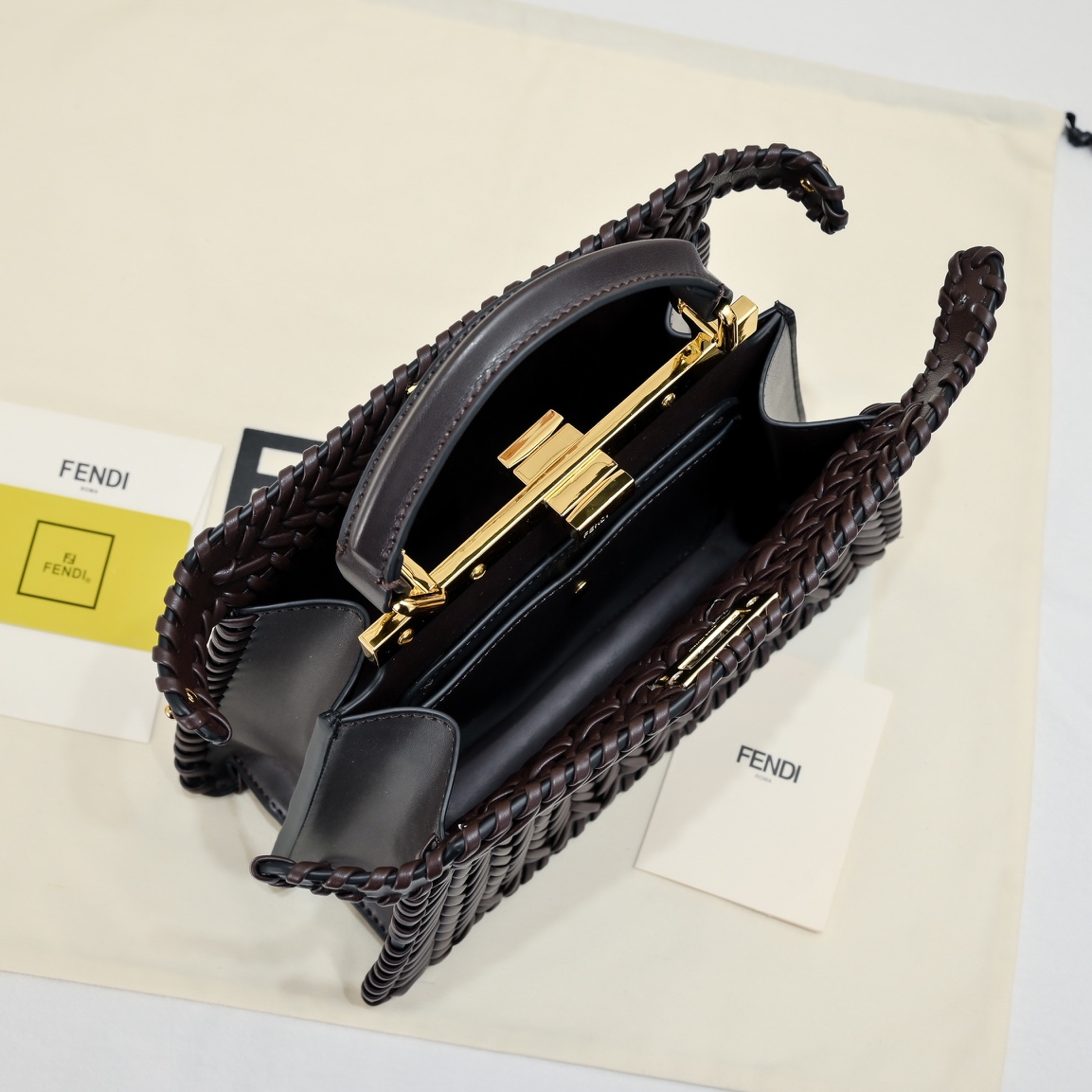 FENDI BAGUETTE Medium Handbag 3318