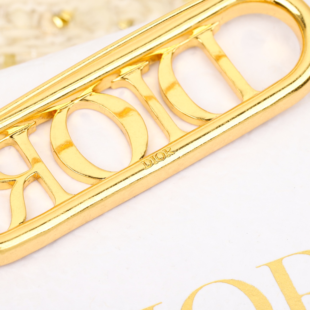 Dior letter full diamond brooch