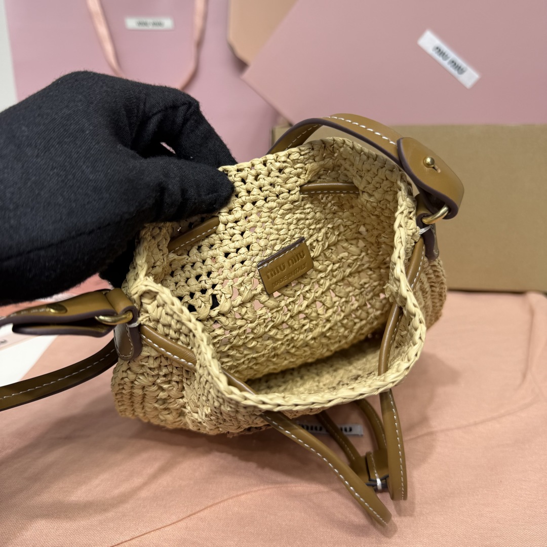 Miu Miu woven raffia bag 5ND016