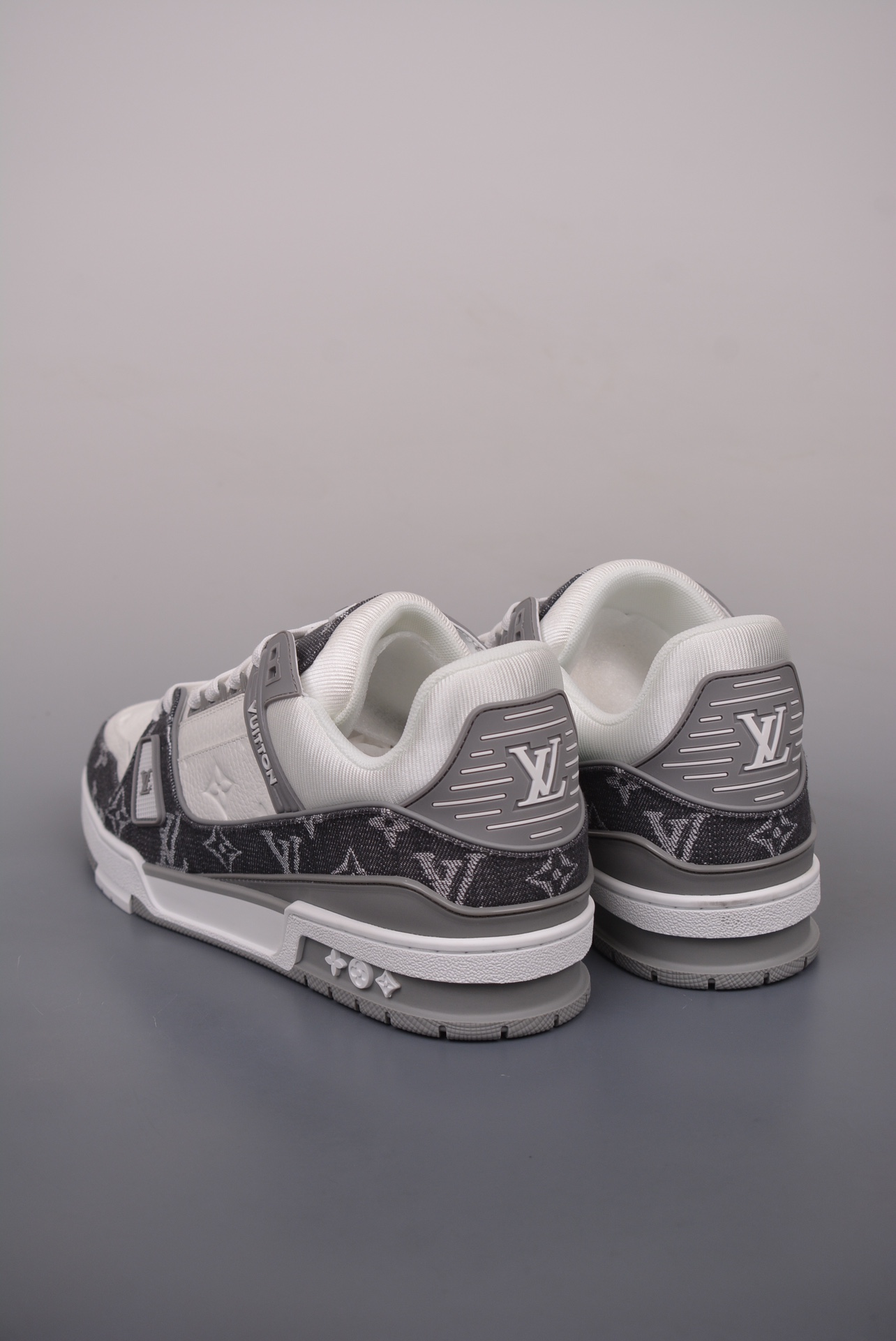 Louis Vuitton Trainer Sneaker Low Grey and White Denim Jacquard 1ADF5C