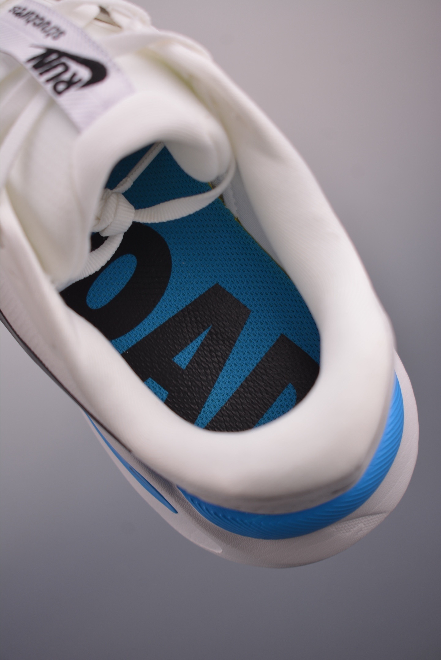 Nike Air STRUCTURE 26 running shoes 