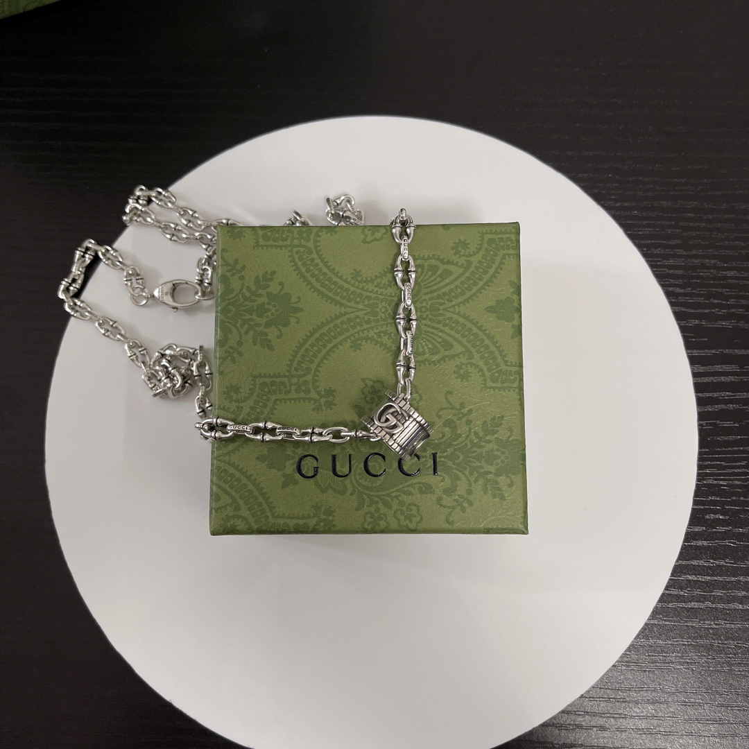 Gucci Chain Round Ring Necklace