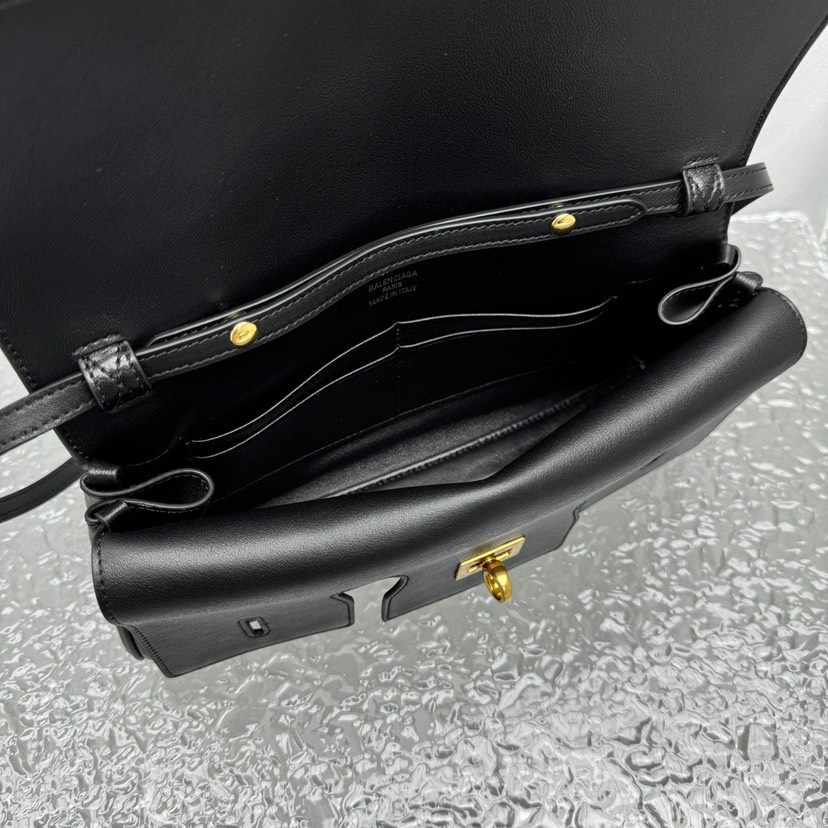Balenciaga bel air clutch 92590