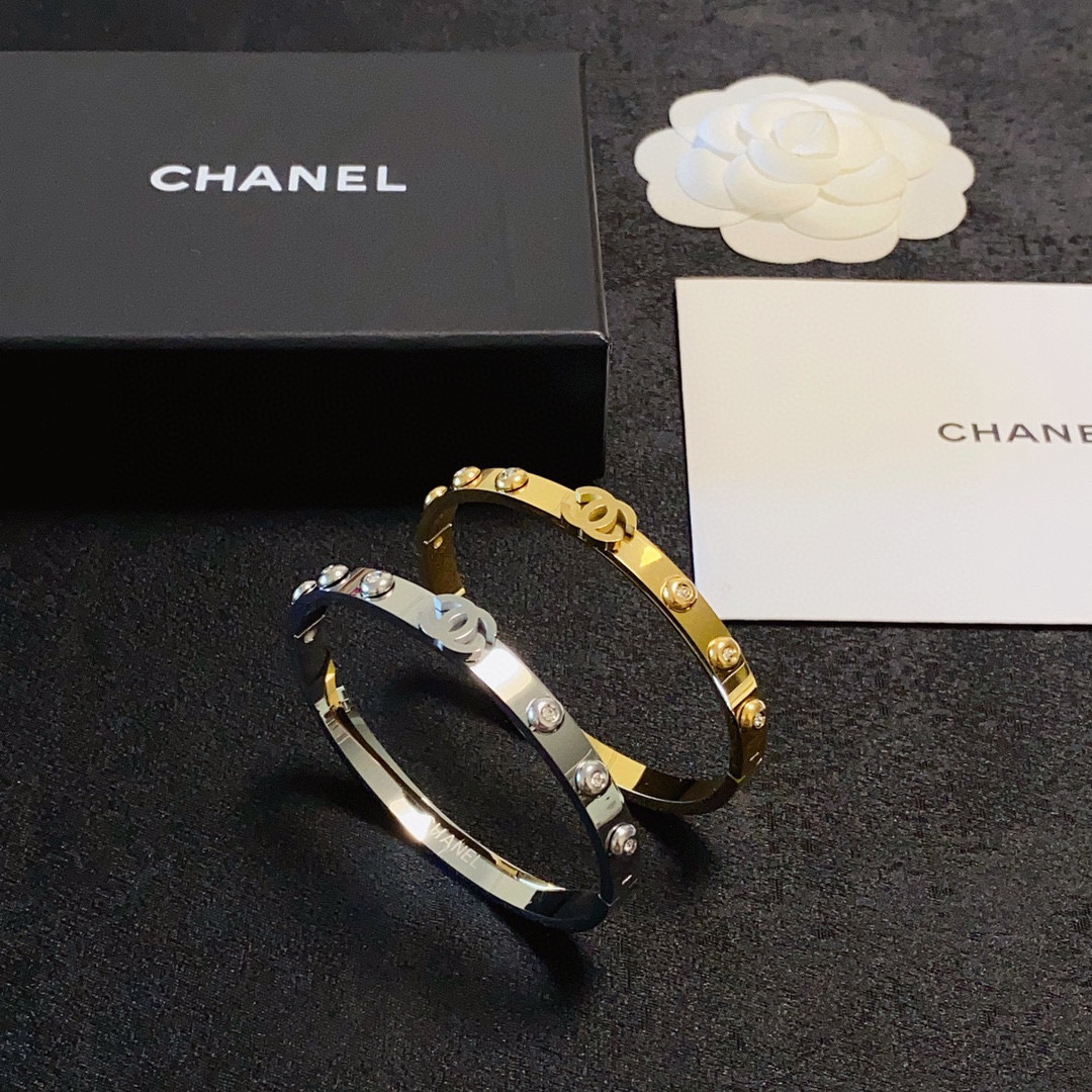 Chanel six sparkling diamond bracelet
