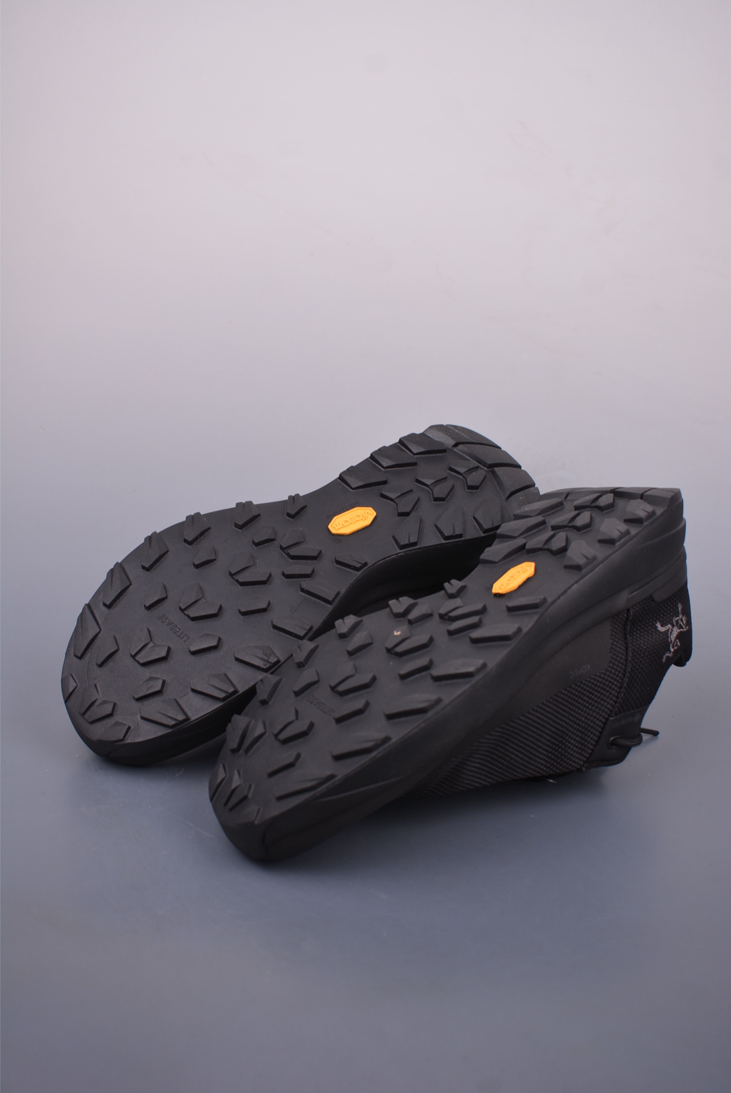 Arc'teryx Kopec GTX outdoor hiking shoes all black X000009208