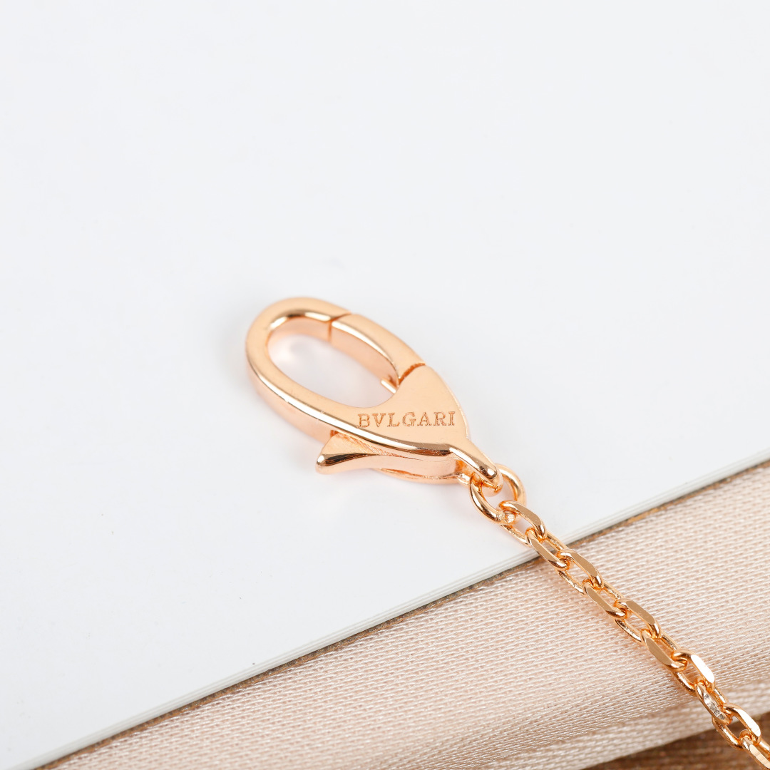 Bulgari fan-shaped agate necklace