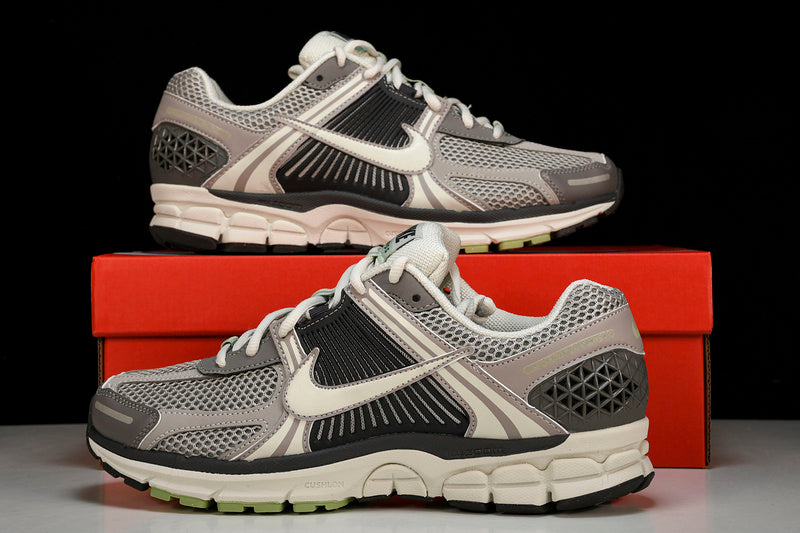 Zoom Vomero 5 Men's Shoes
