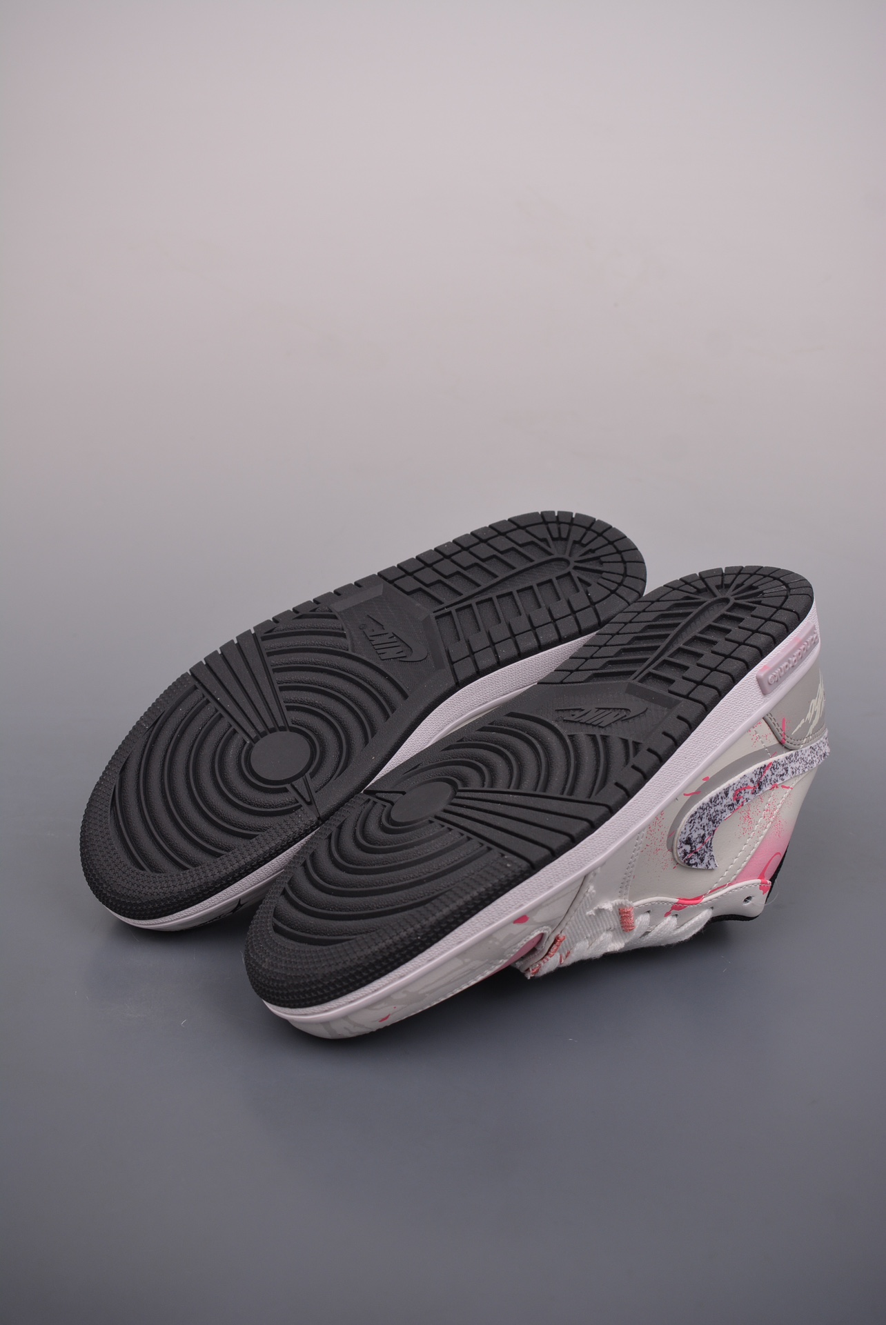 Nike Air Jordan 1 Low Fireworks Glow White Powder Graffiti 553558-132