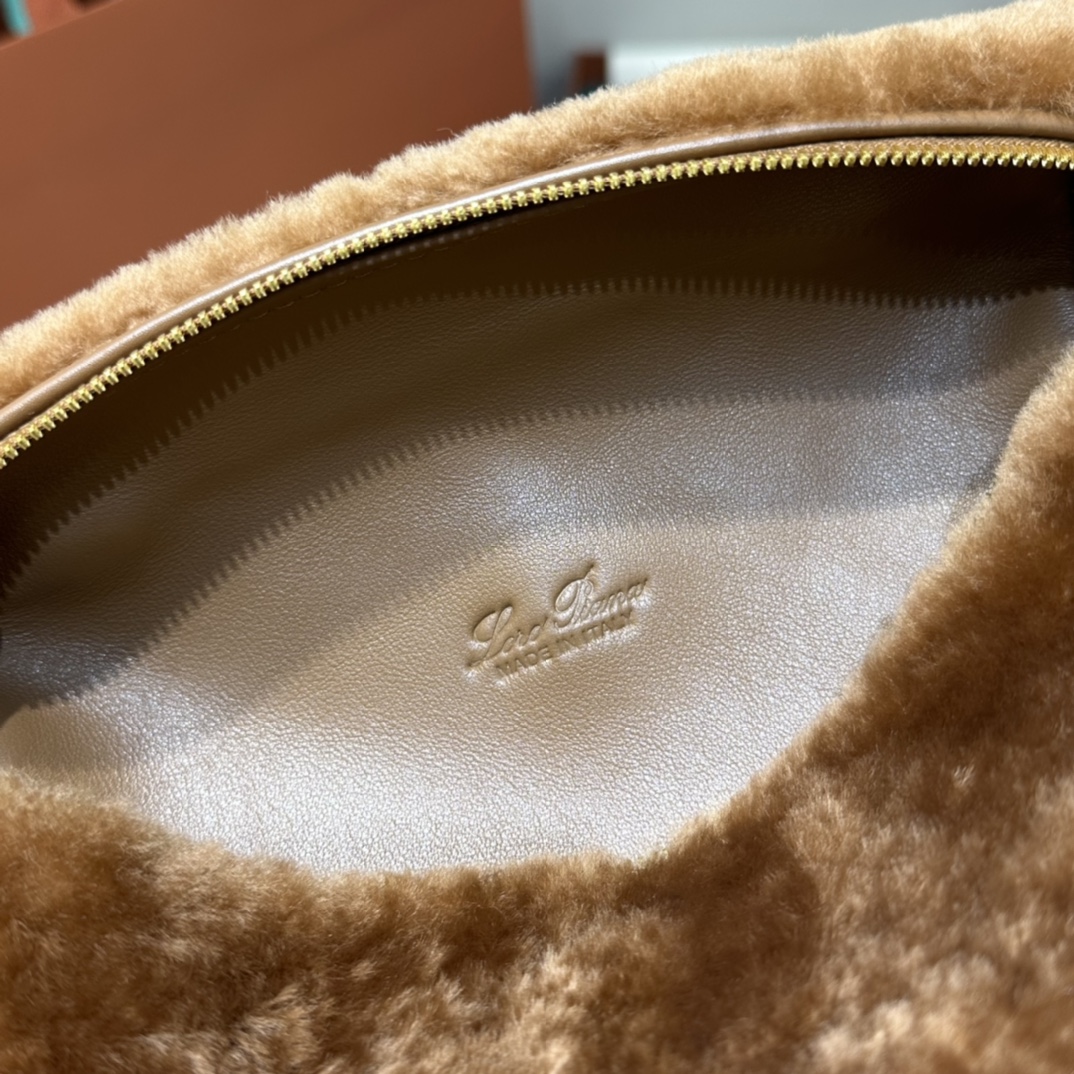 Loro Piana Extra pocket L19 series handbag