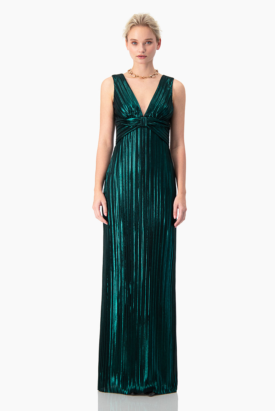 Vestido de noche con detalle en escote