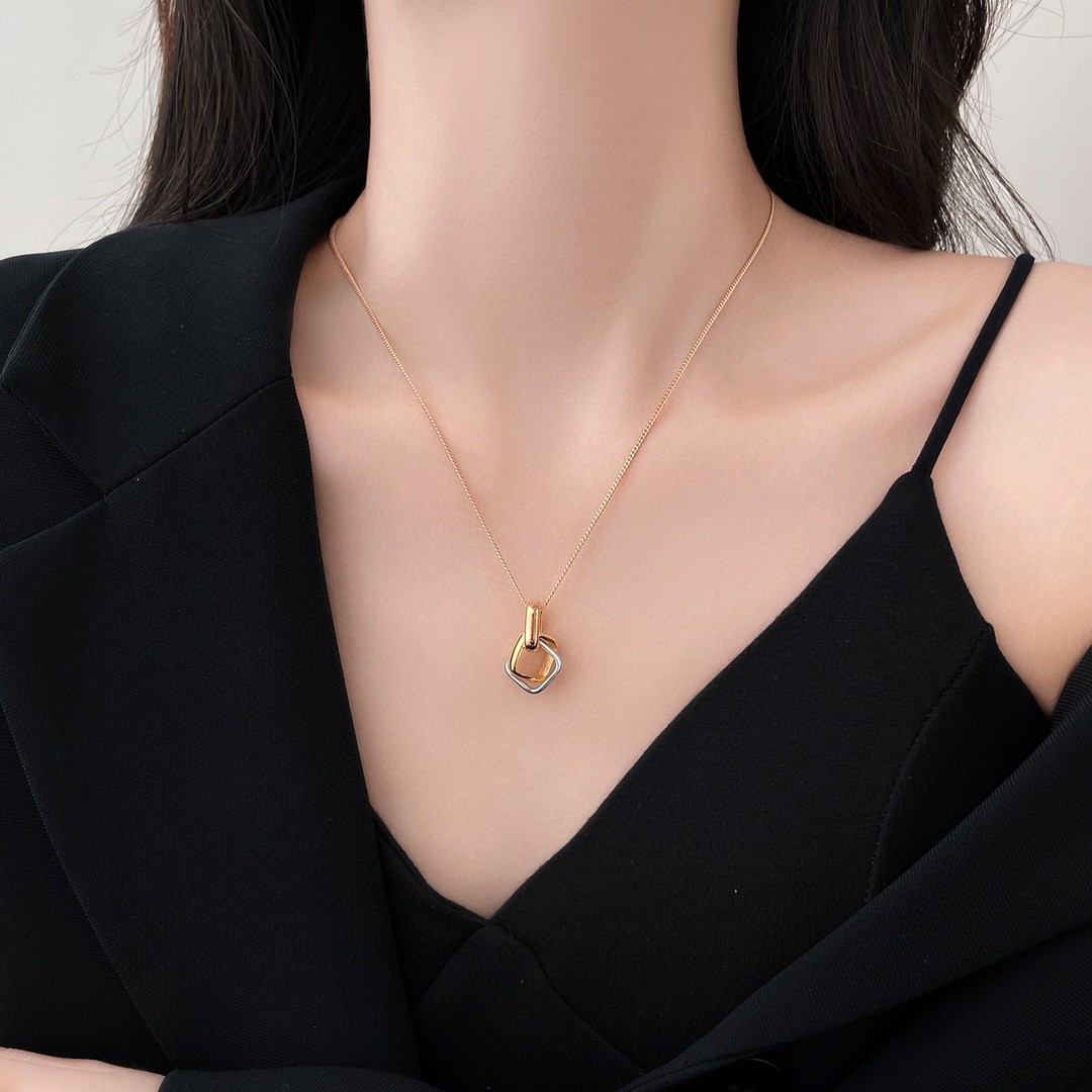 Cartier Trinity cushion-shaped three-color ring necklace