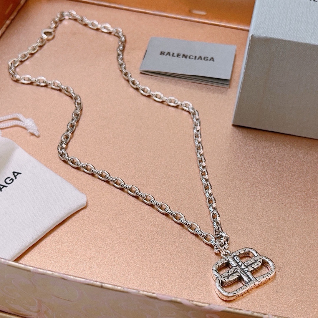 Balenciaga BB chain vintage necklace