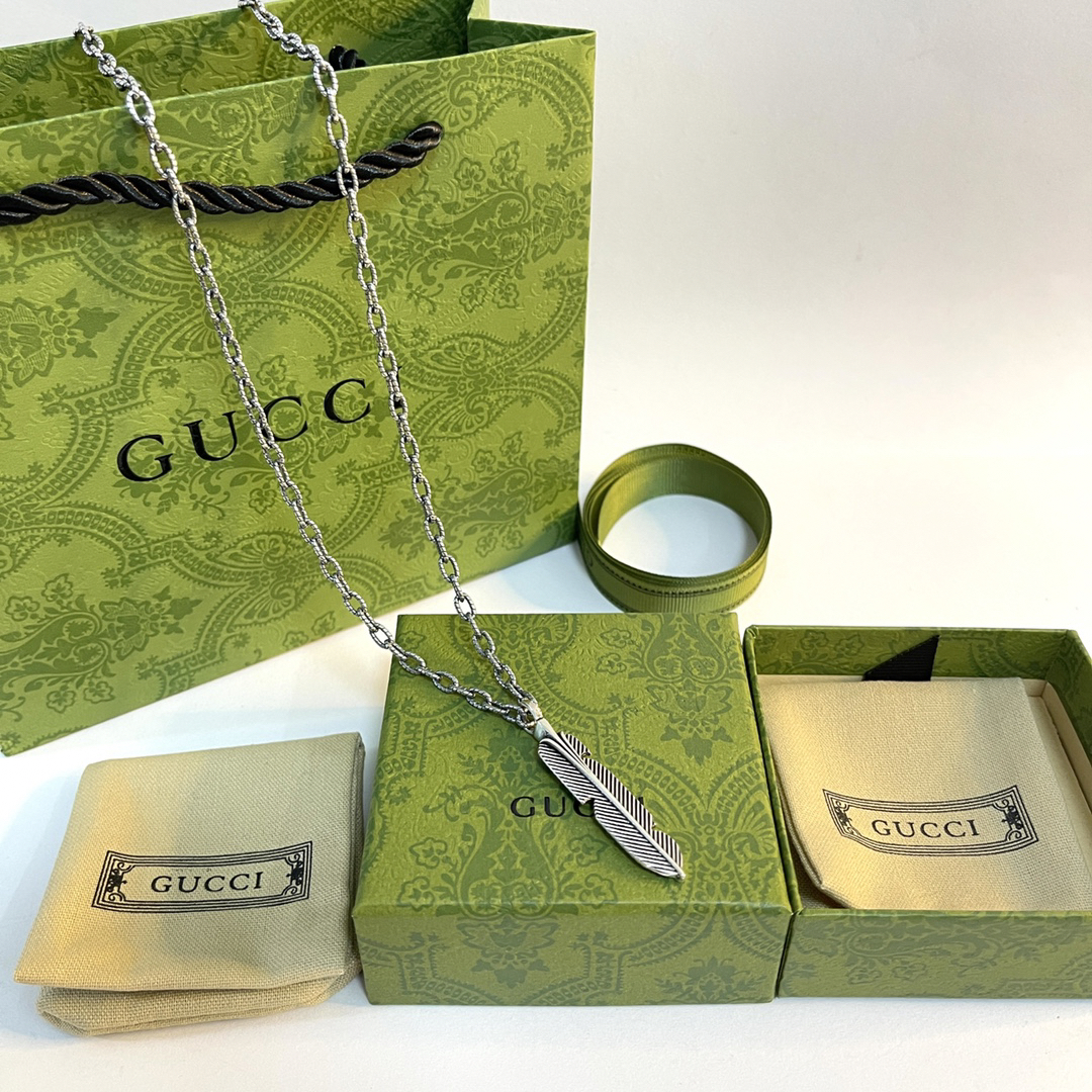 Gucci GG Feather Vintage Necklace