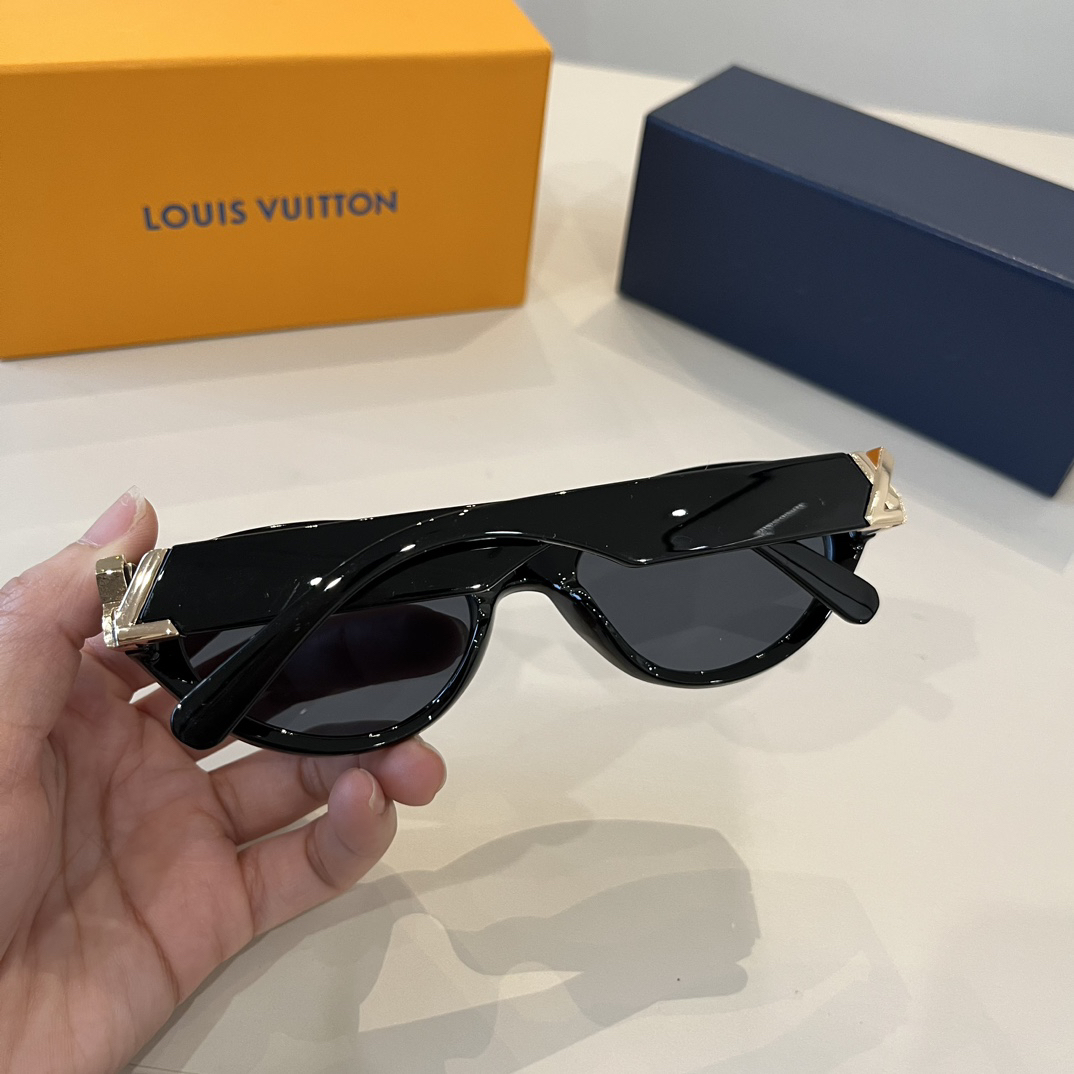 Louis Vuitton Round Frame Sunglasses