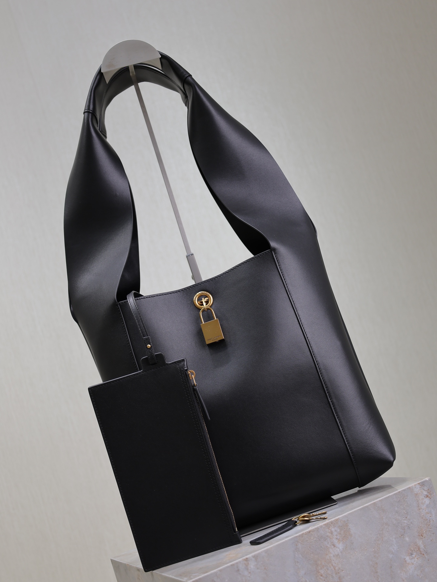 Yves Saint Laurent Hobo Shoulder Bag 773686