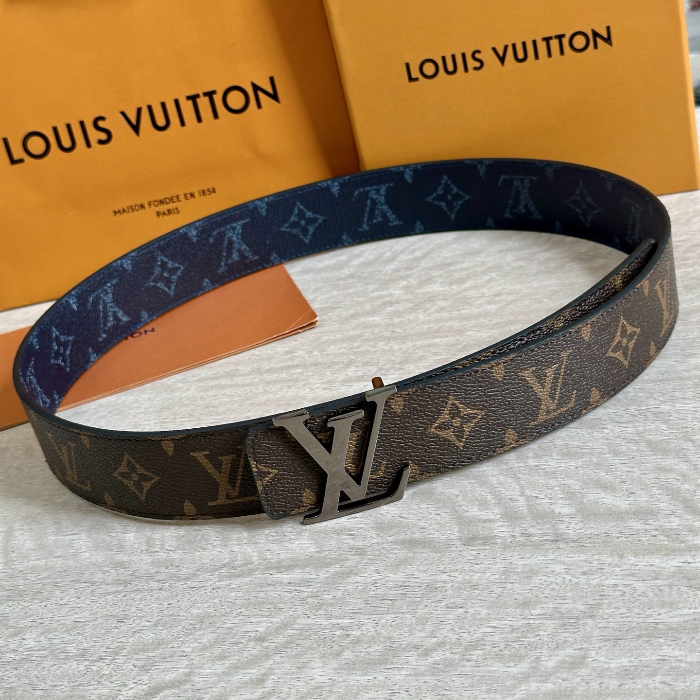 Louis Vuitton Monogram double-sided print belt 4CM wide