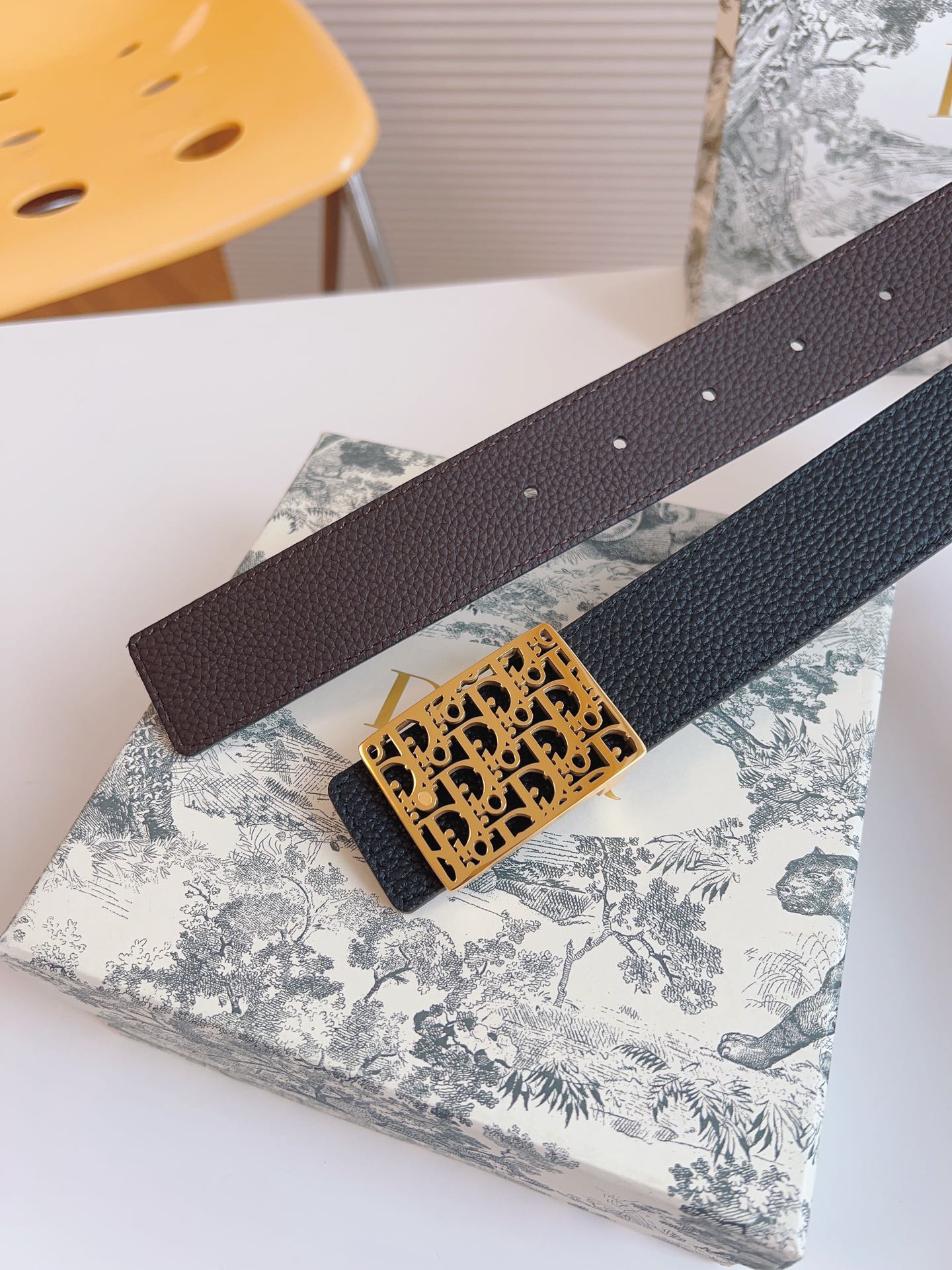 Dior hollow buckle cowhide double-sided belt 3.5CM wide