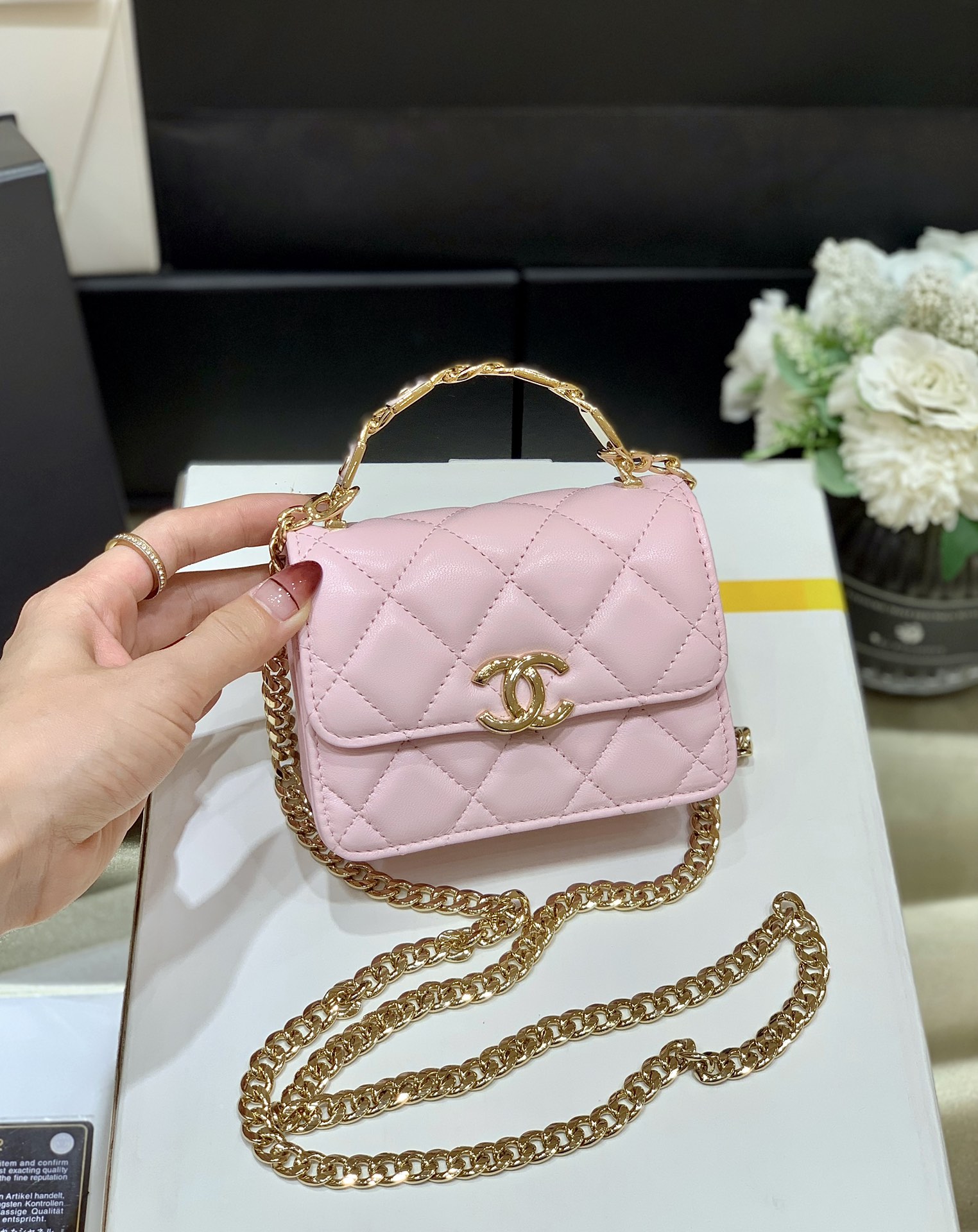 Chanel 2022cc Spring/Summer Collection Enamel Handle Small Shoulder Bag AP2758