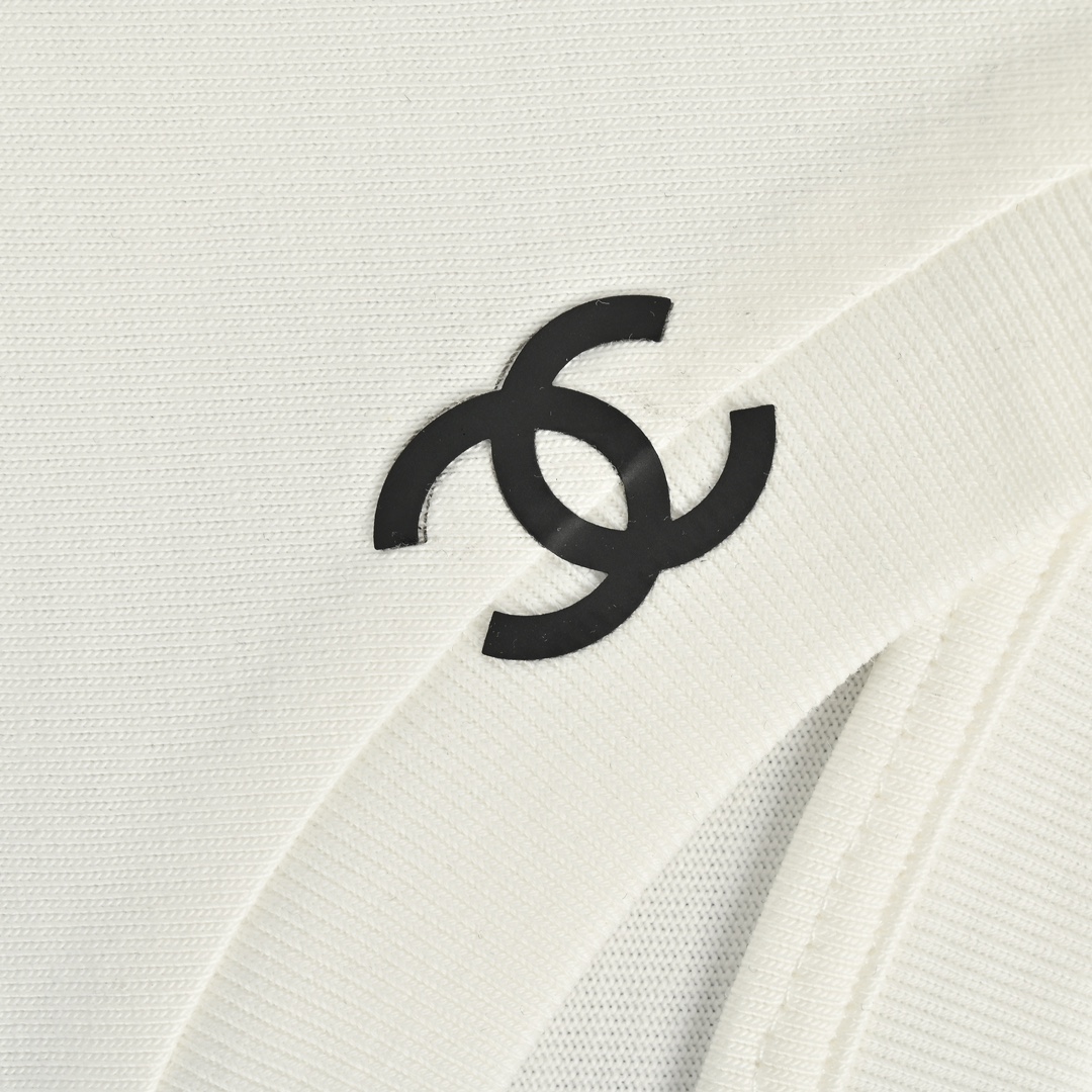 Chanel small logo on the neckline simple letters solid color short sleeves