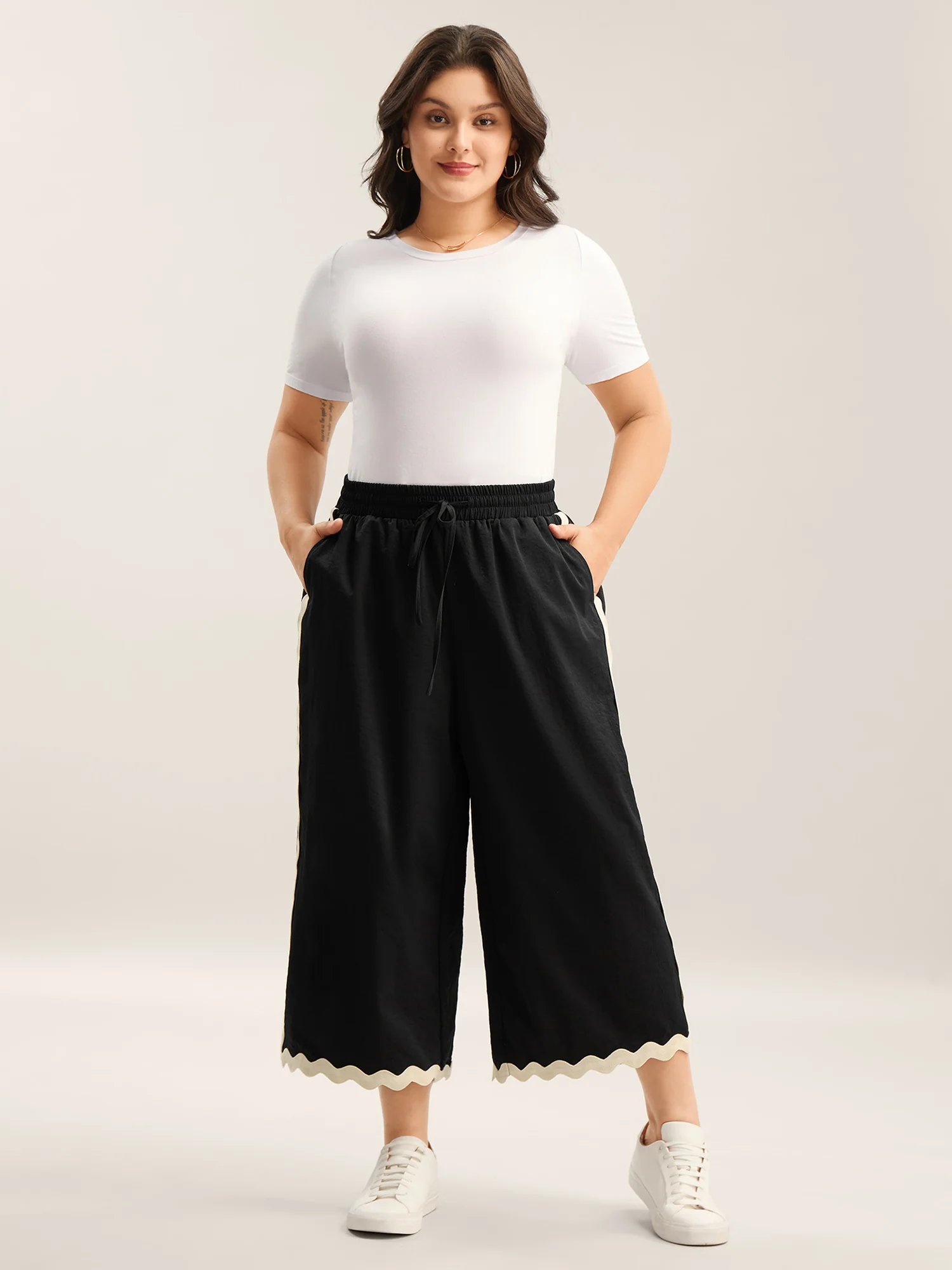Color Contrast Detail Wide-Leg Pants