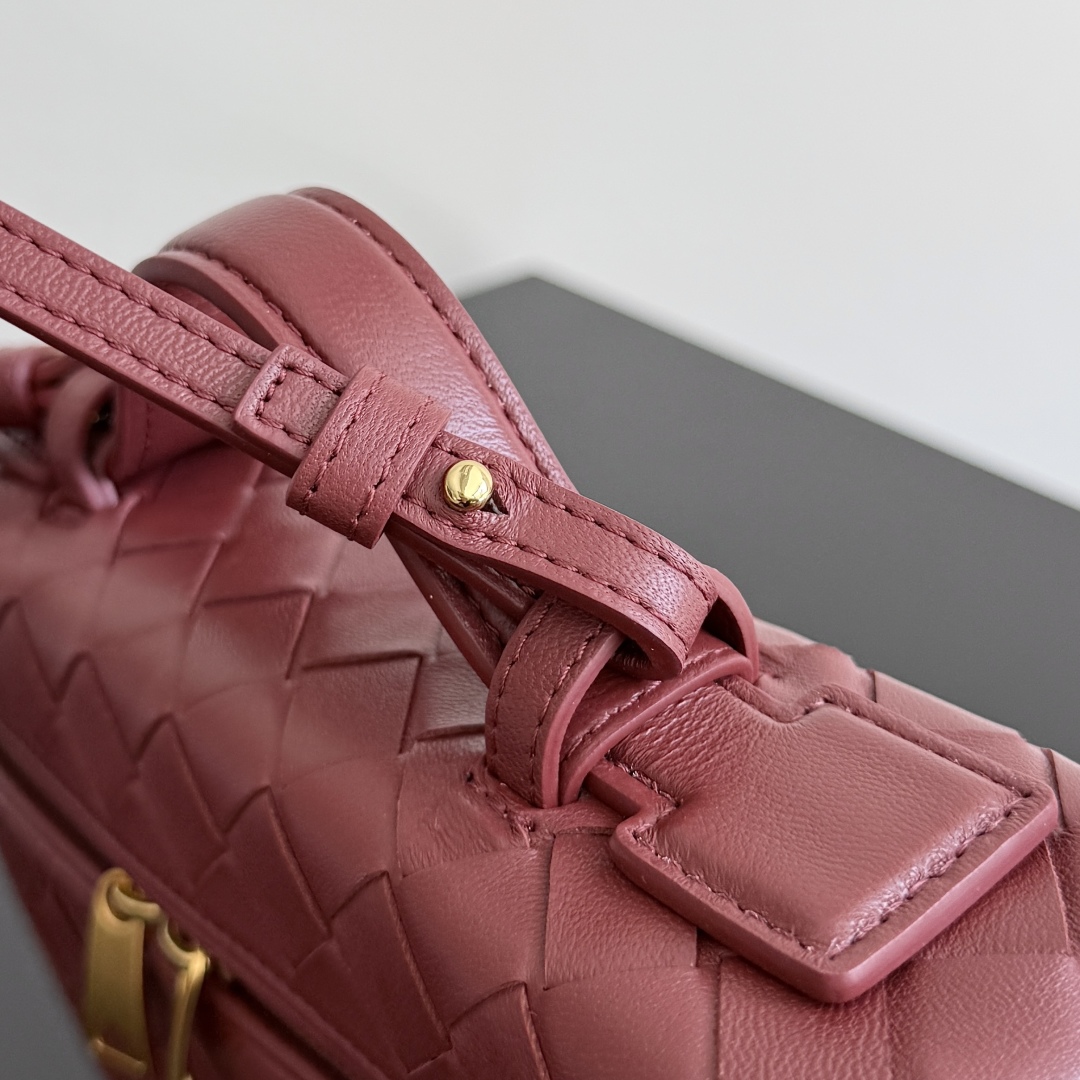 Bottega Veneta 2024 Woven Zippered Baguette Bag 789109