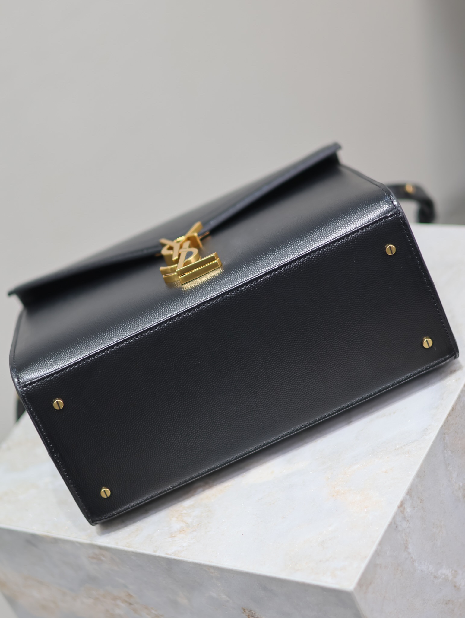 Yves Saint Laurent CASSANDRA Handbag 578000