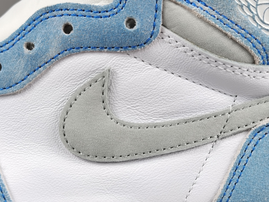 Air Jordan 1 Retro High OG Hyper Royal 555088-402