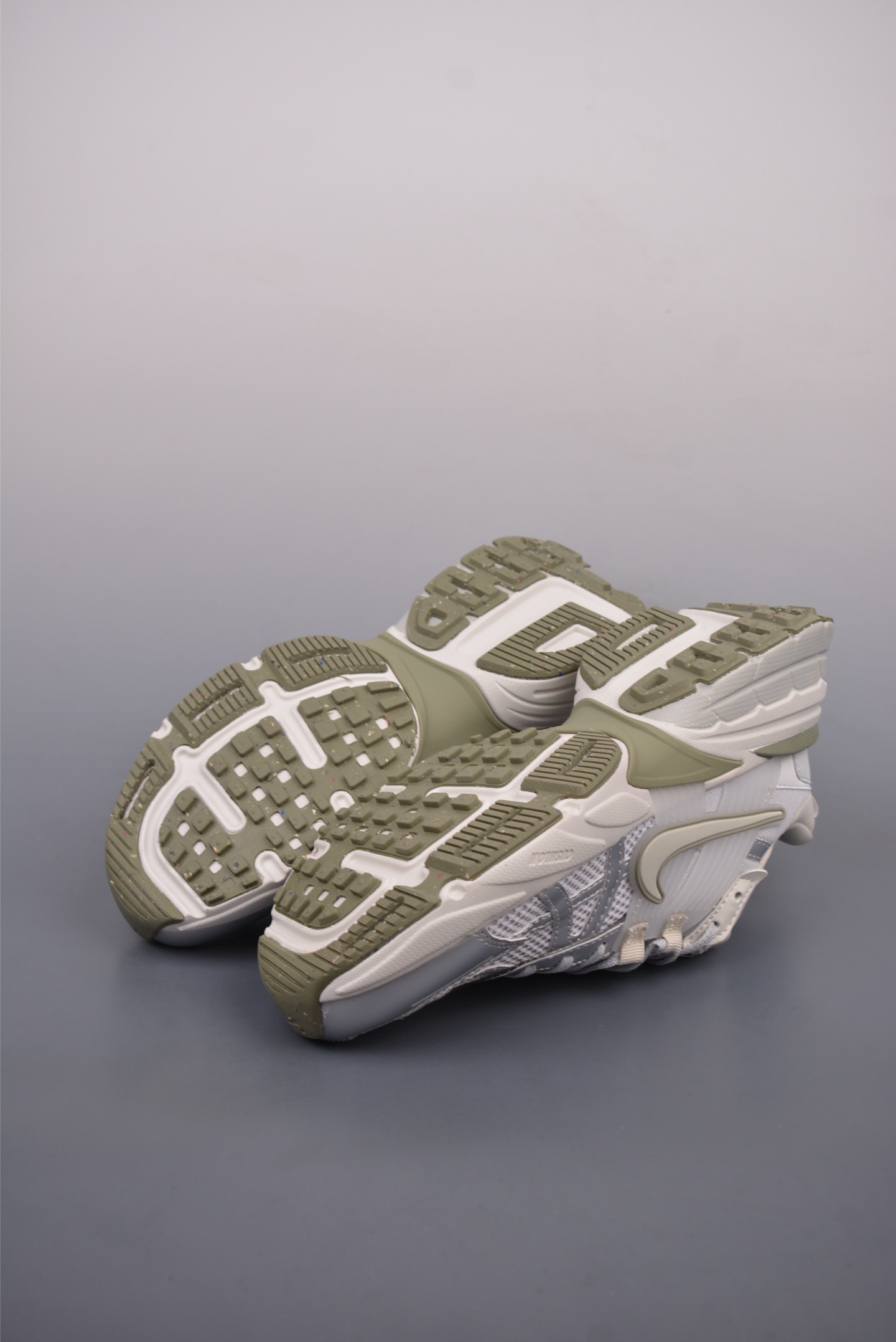 Nike Wmns V2K Runtekk Low Photon Dust Summit White FD0736-006