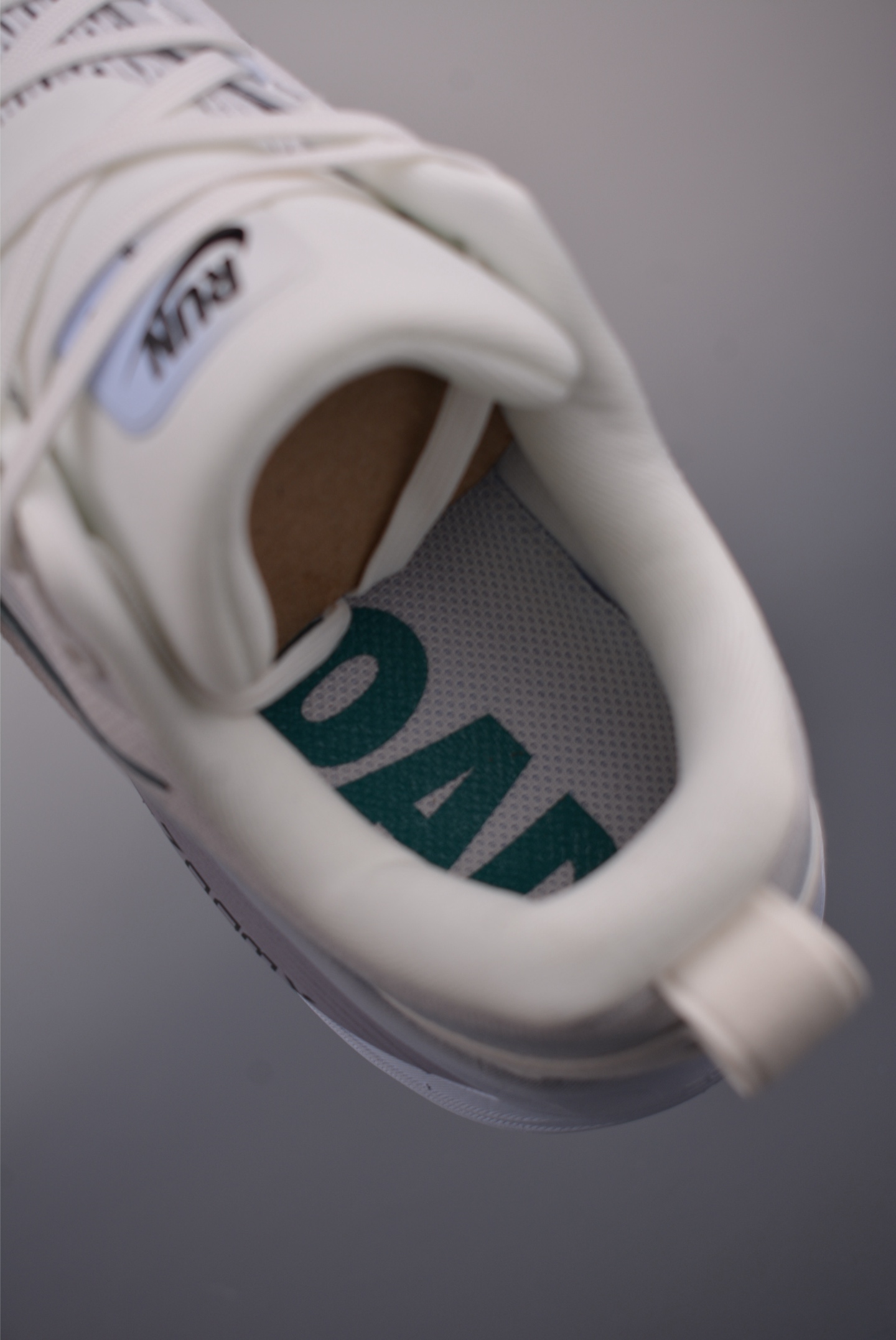 Nike Air Zoom Vomero 18 