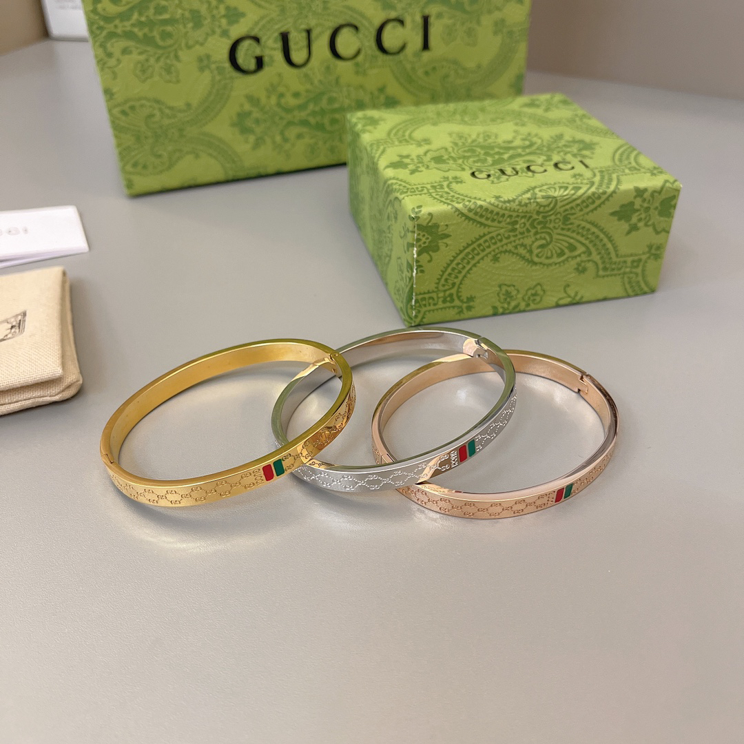 Gucci shallow carved bracelet