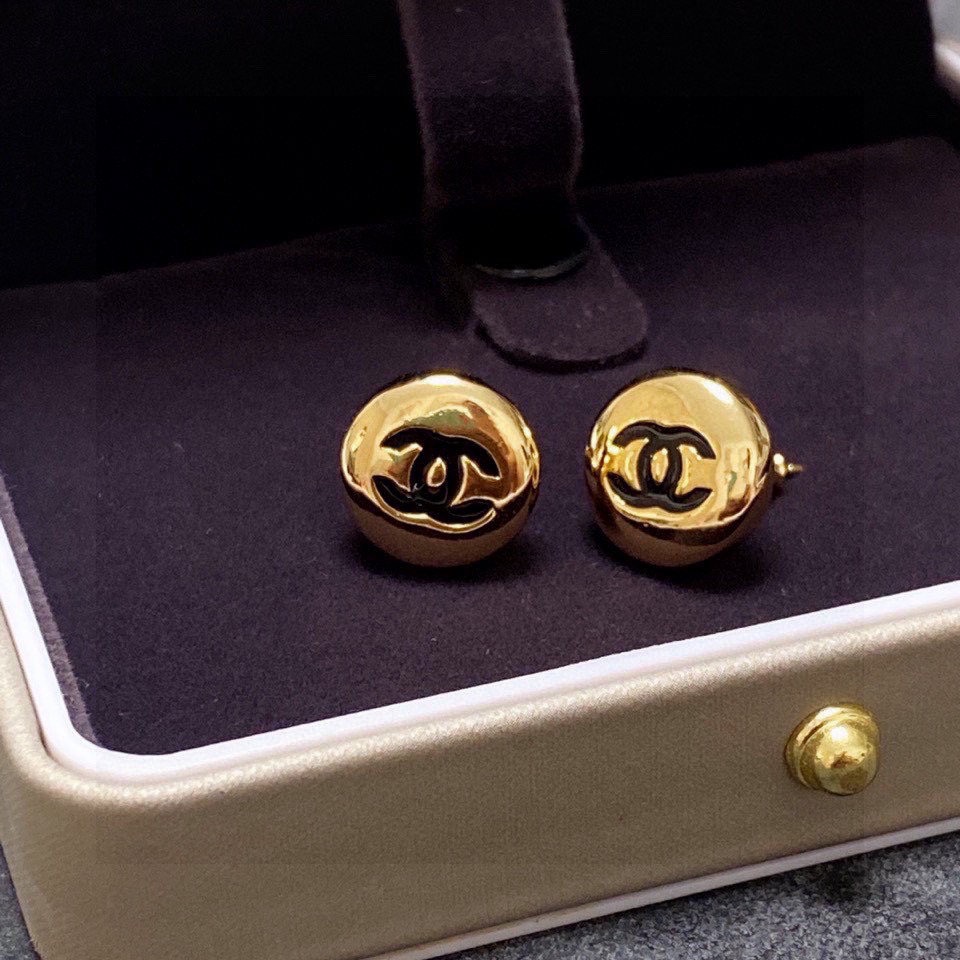 Chanel round gold beans letter new earrings