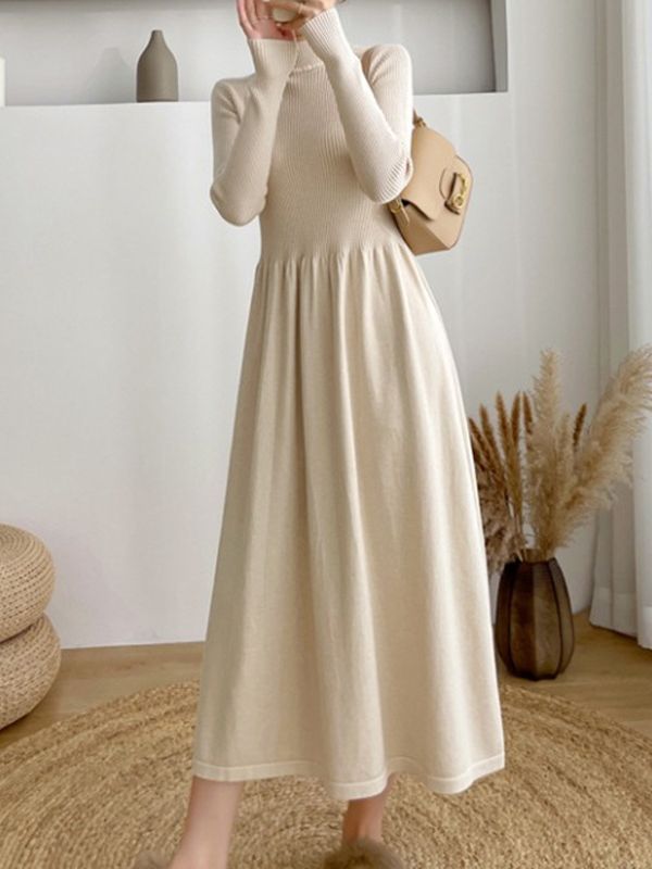 Mid-length elegant style with half-high collar A knit dress with a base
