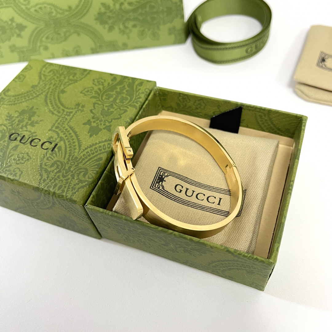 Gucci gold leather bracelet