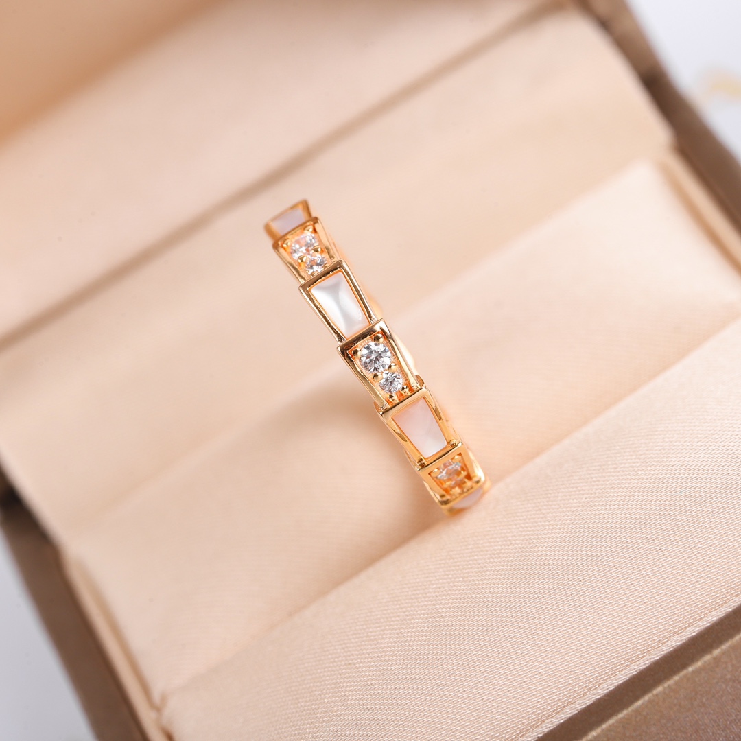 Bulgari Serpenti series mother-of-pearl diamond ring