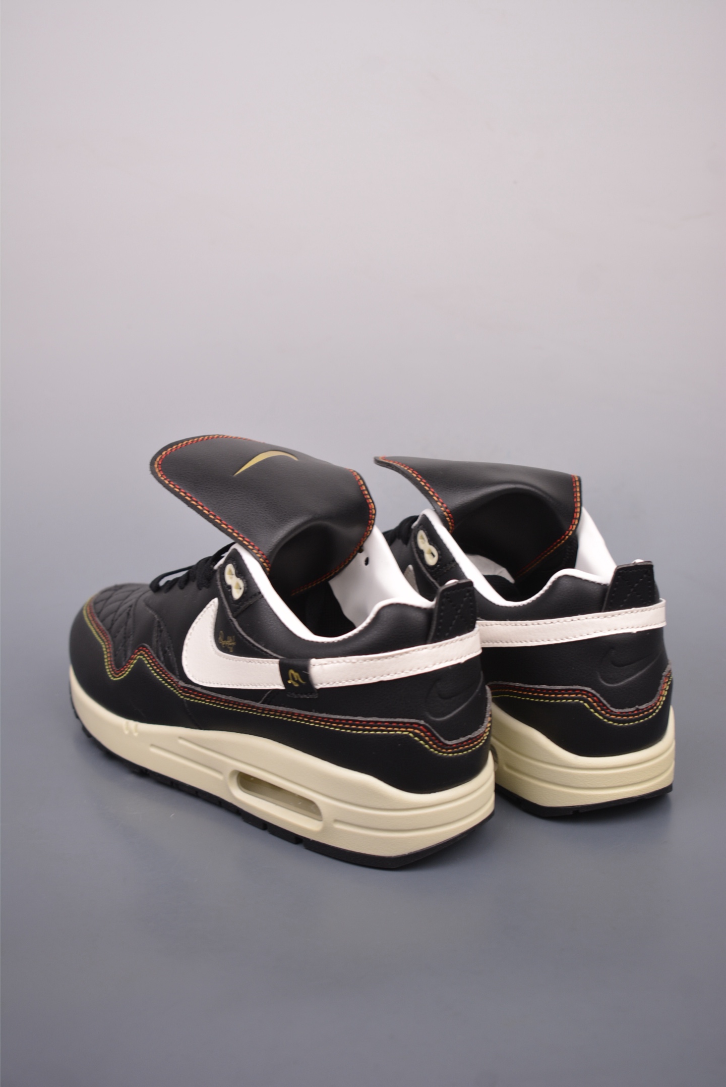 Nike Air Max 1'87 series leather black and white gold tongue FD2638-005