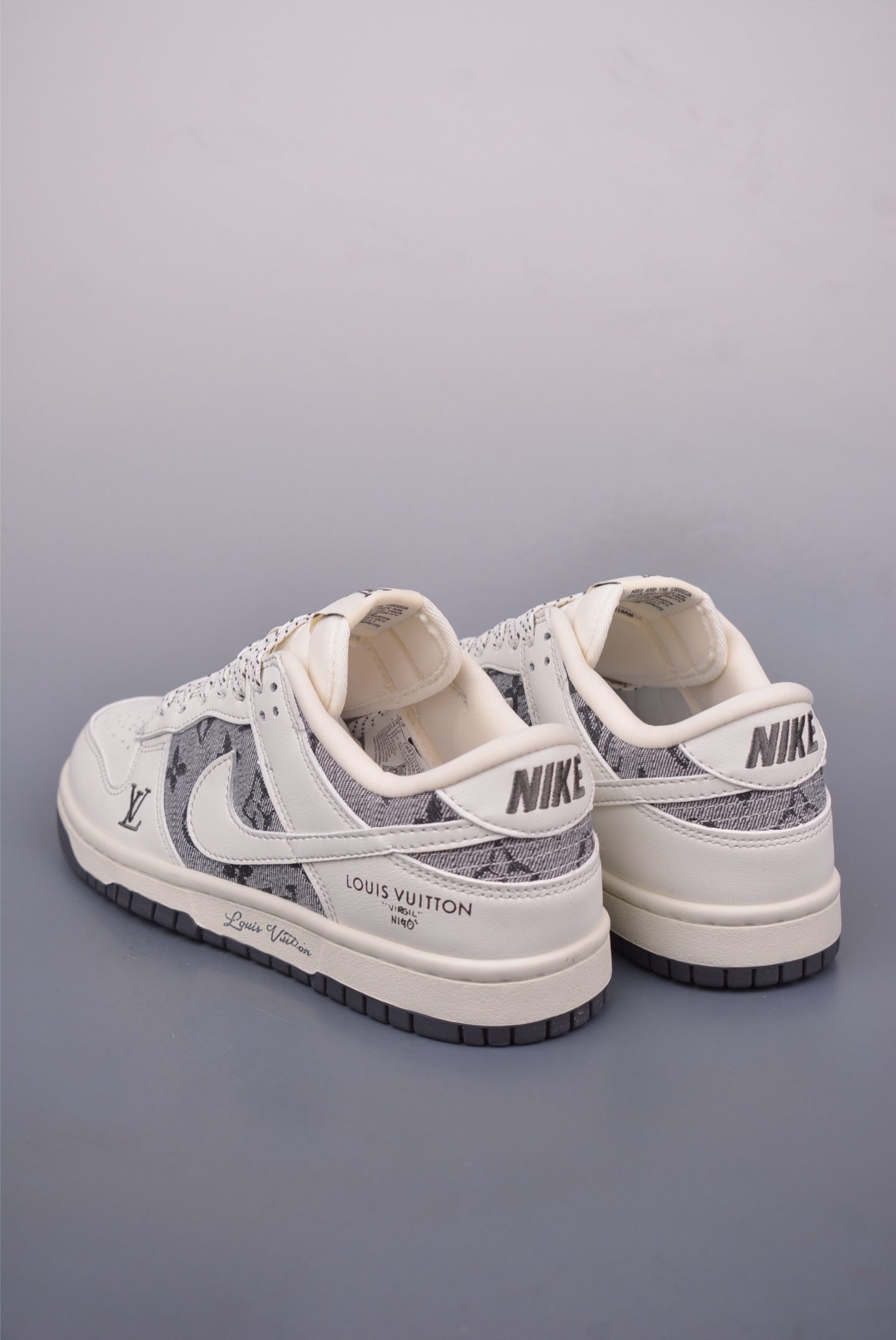 Louis Vuitton x Nike SB Dunk Low sneakers White and Gray LV Print CH8311-112