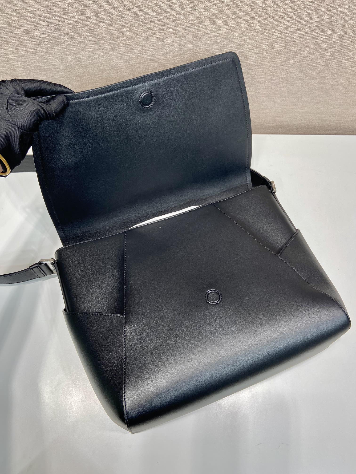 Prada New Large Messenger Bag 2VD068