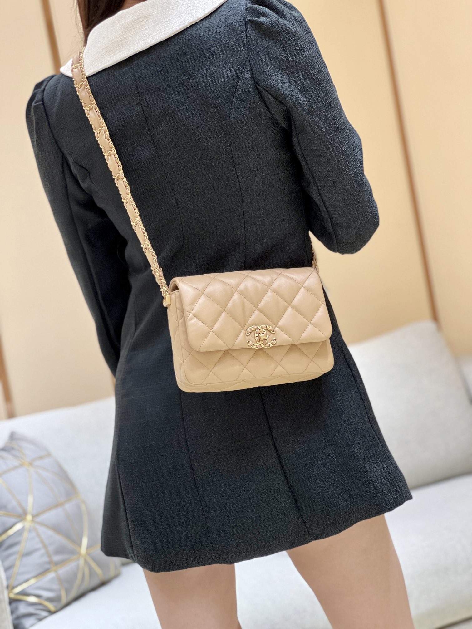 Chanel 23K Autumn and Winter Series Retro Tofu Bag AS4423