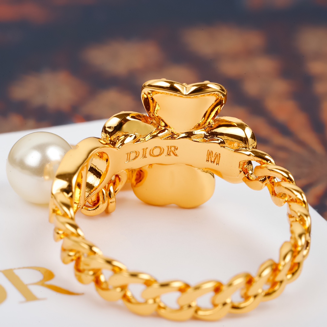 Dior CD four-leaf clover diamond ring