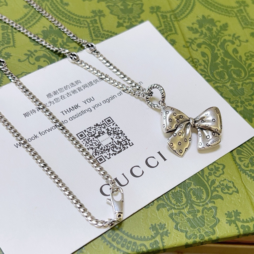 Gucci Vintage Bow Necklace