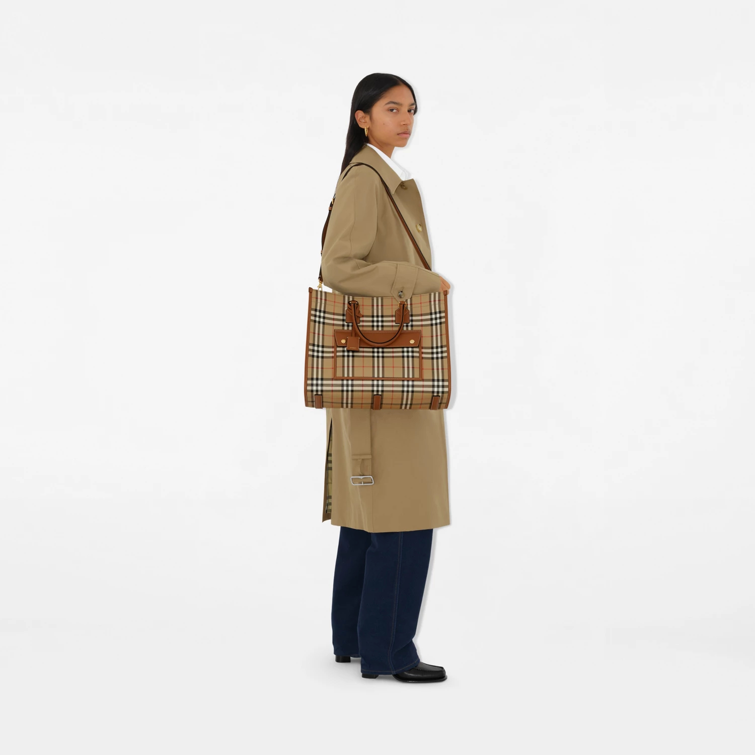 Burberry Medium Freya Tote 80975681