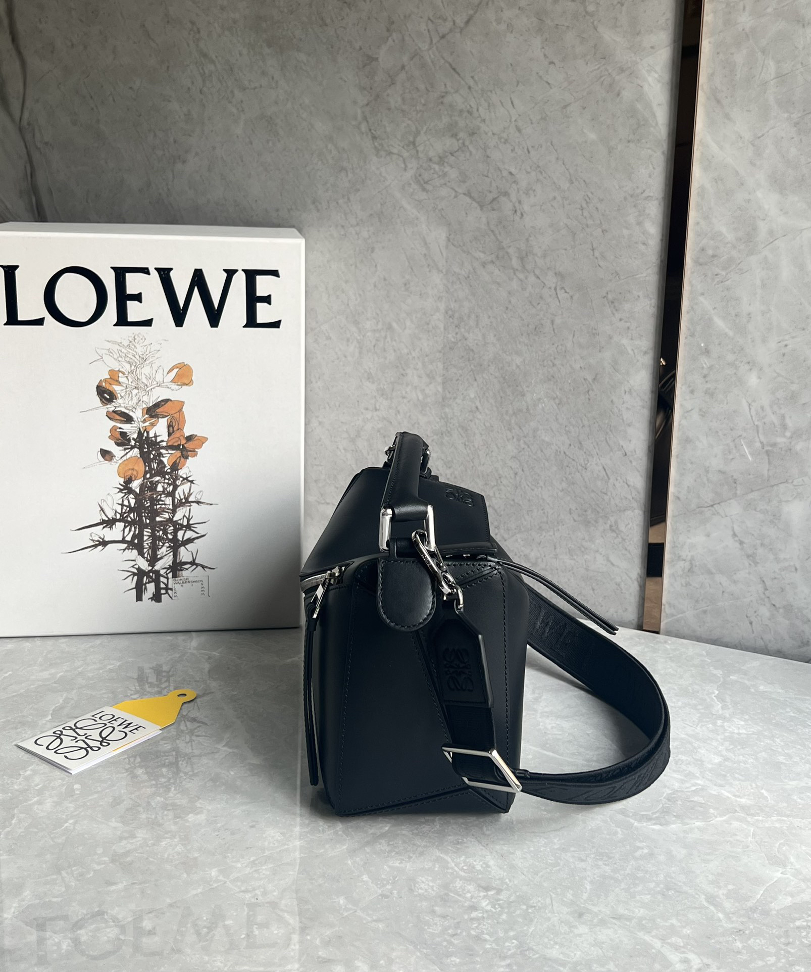 Loewe zzle embroidered shoulder strap bag 0189