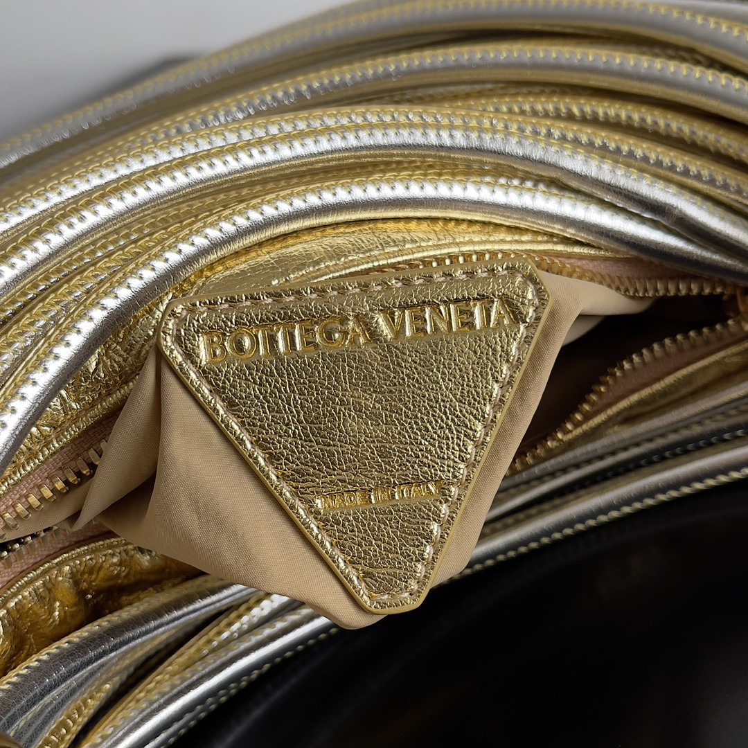 Bottega Veneta tubular leather jodie handbag 755540