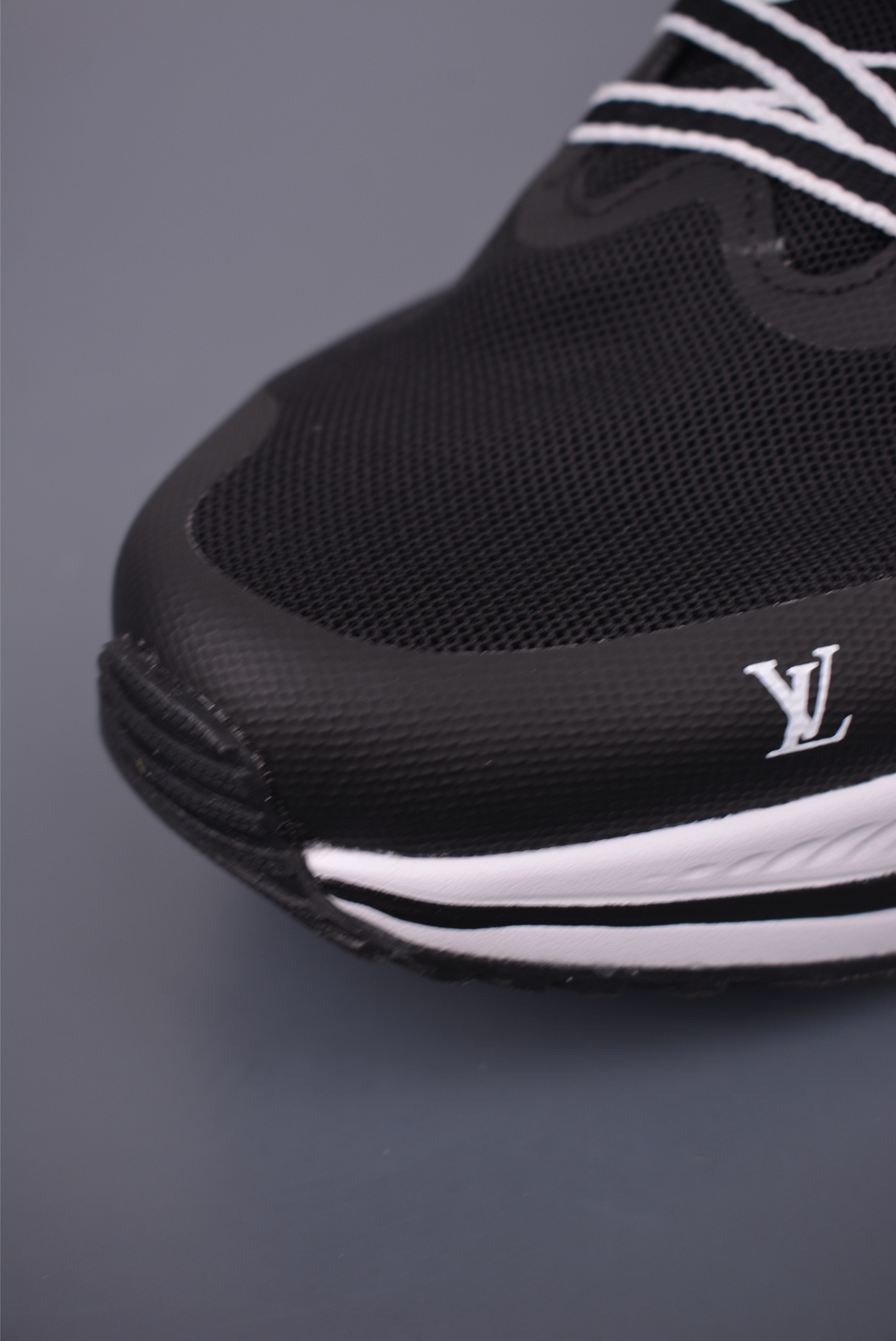 Louis Vuitton x Nike ZOOM Plus 
