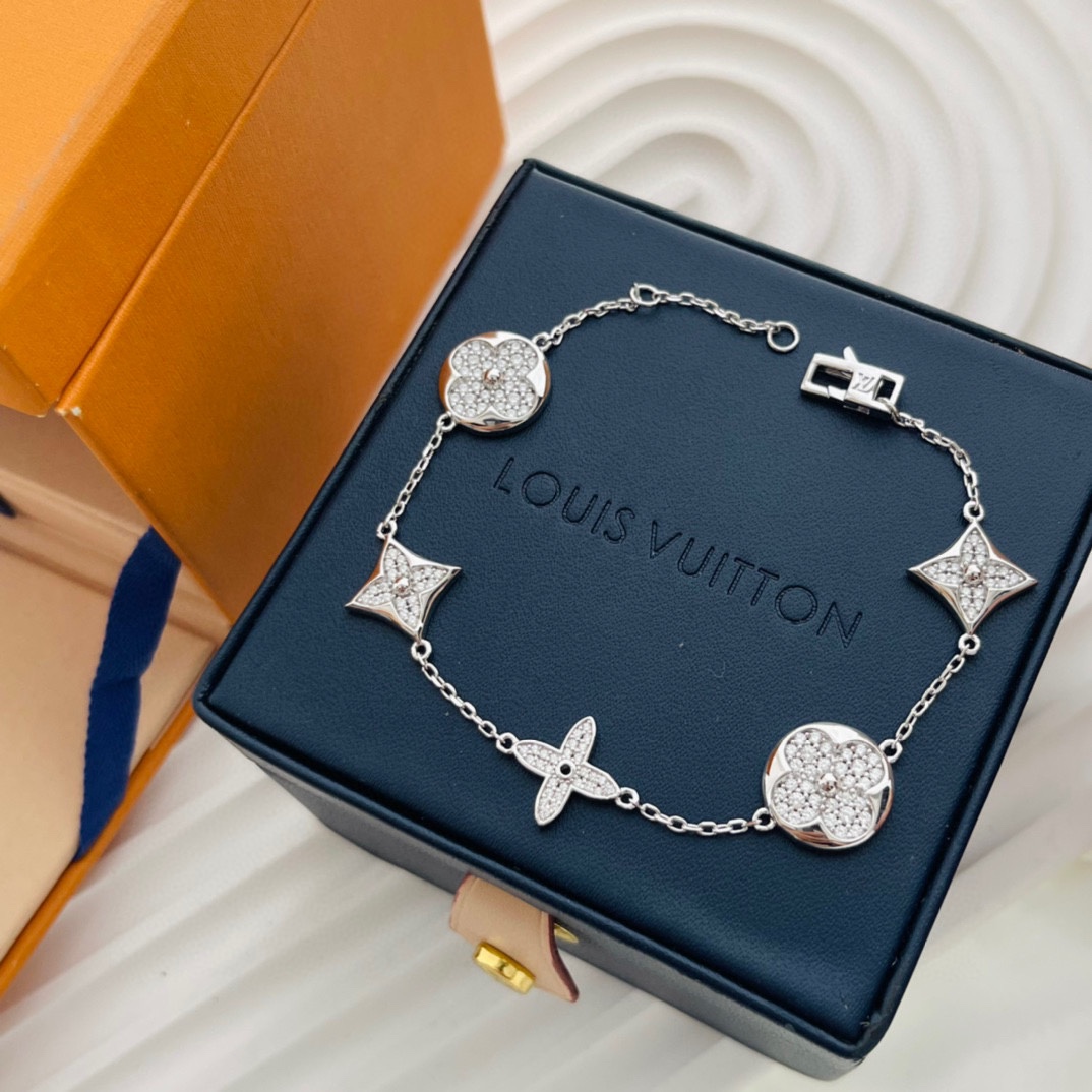 Louis Vuitton new five-flower full diamond bracelet