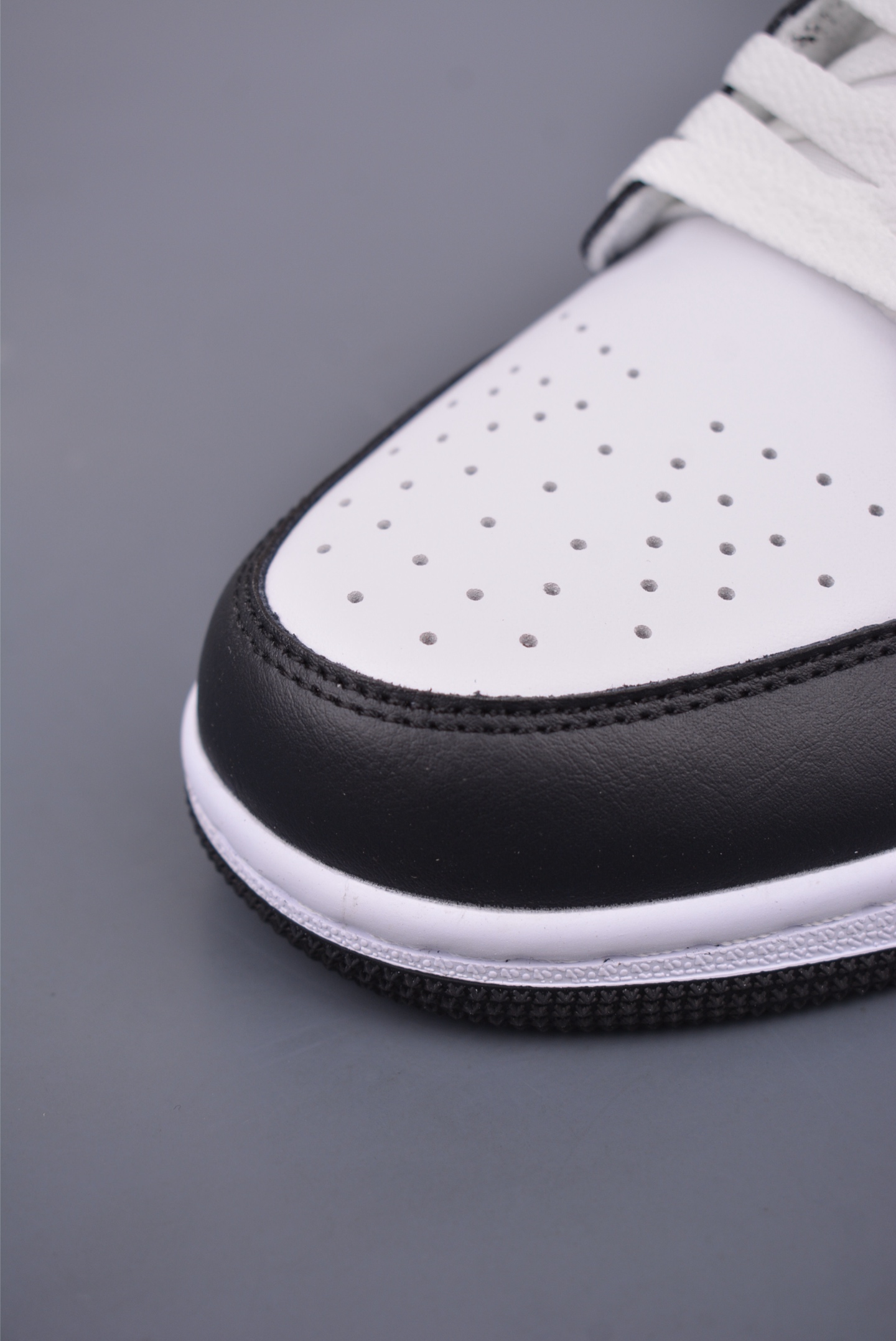 Nike Air Jordan 1 Retro Low OG AJ1 basketball shoes black, white and yellow 553558-153