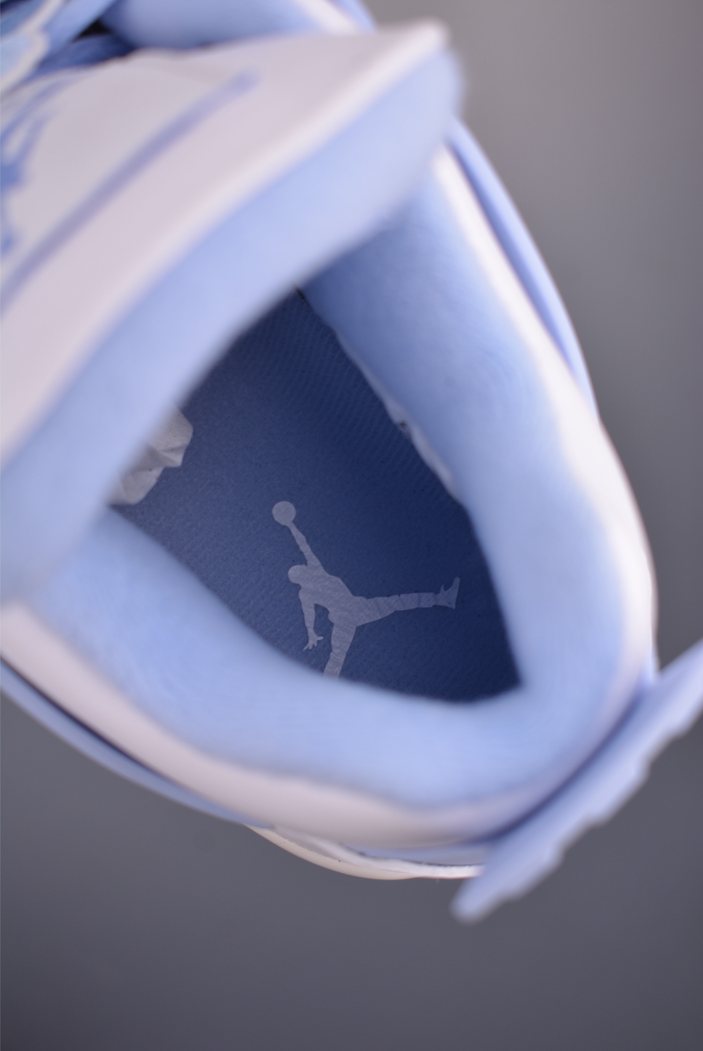 Air Jordan 4 Retro HV0823-100